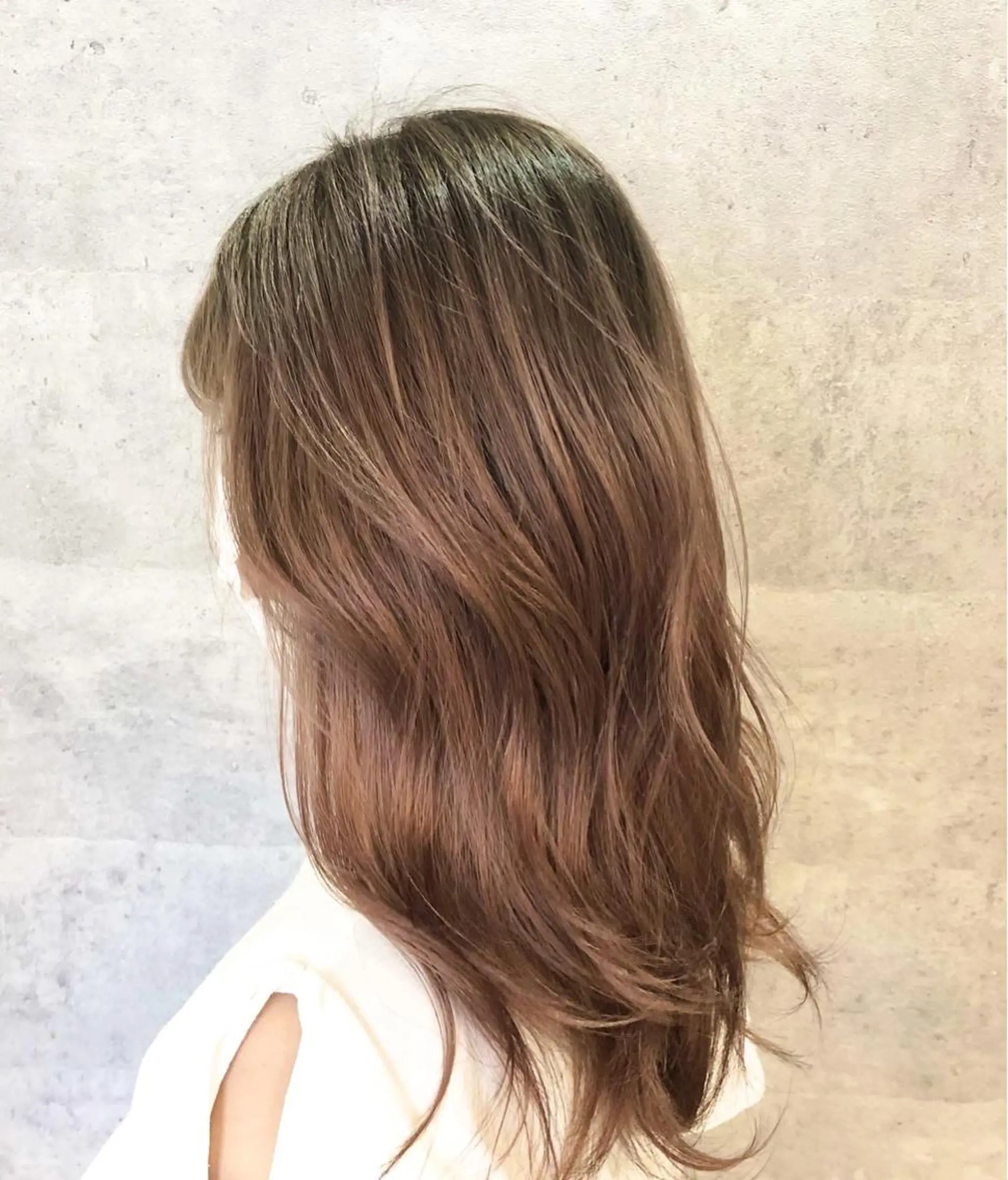 ロング カラー アディクシーカラー ベージュカラー ブリーチ ケアブリーチ イルミナカラー 髪質改善で 憧れの潤艶美髪にのヘアスタイル