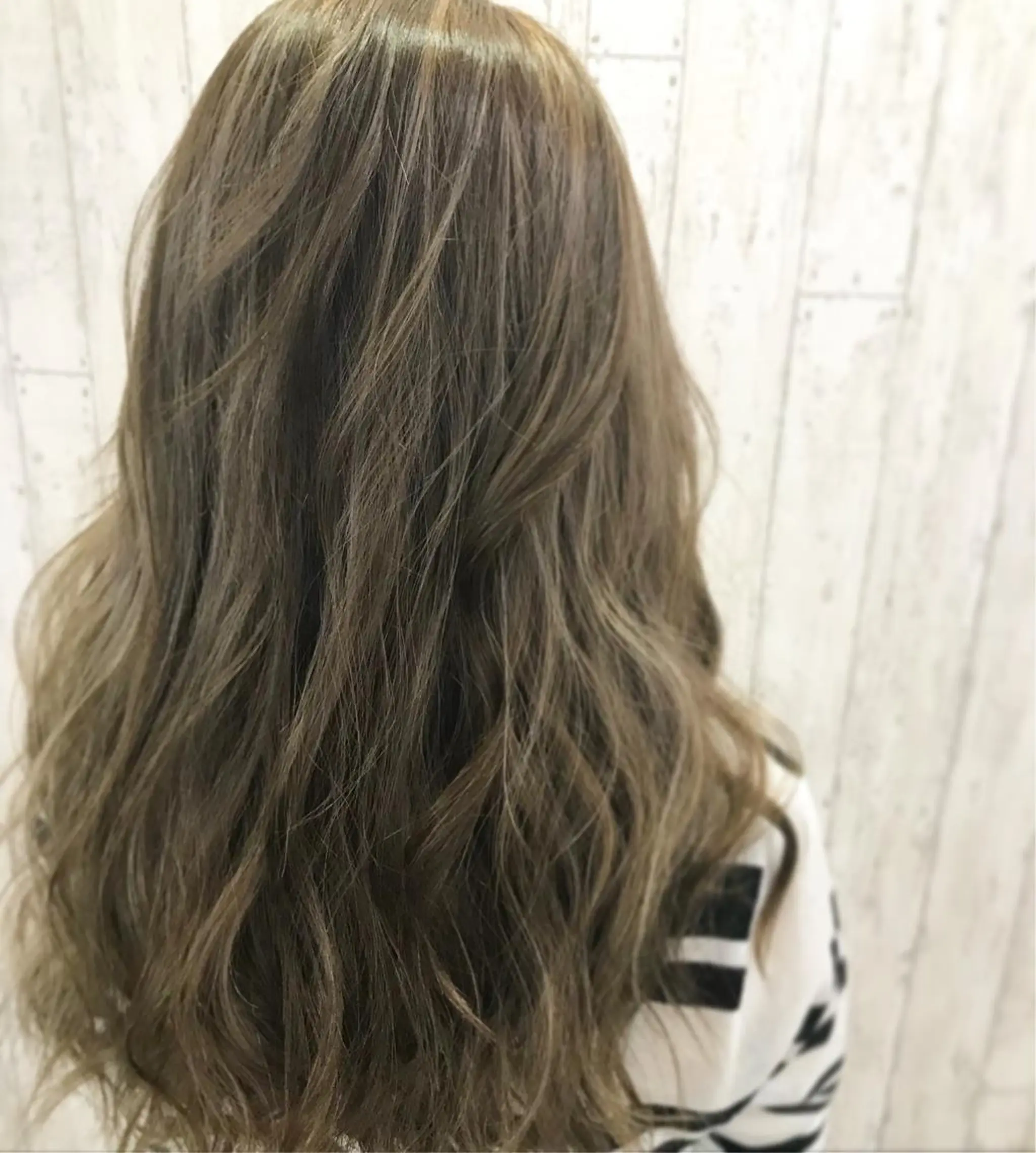 セミロング カラー グレージュ ハイライトカラー 外国人風カラー ハイライト kazufumi ..のヘアスタイル