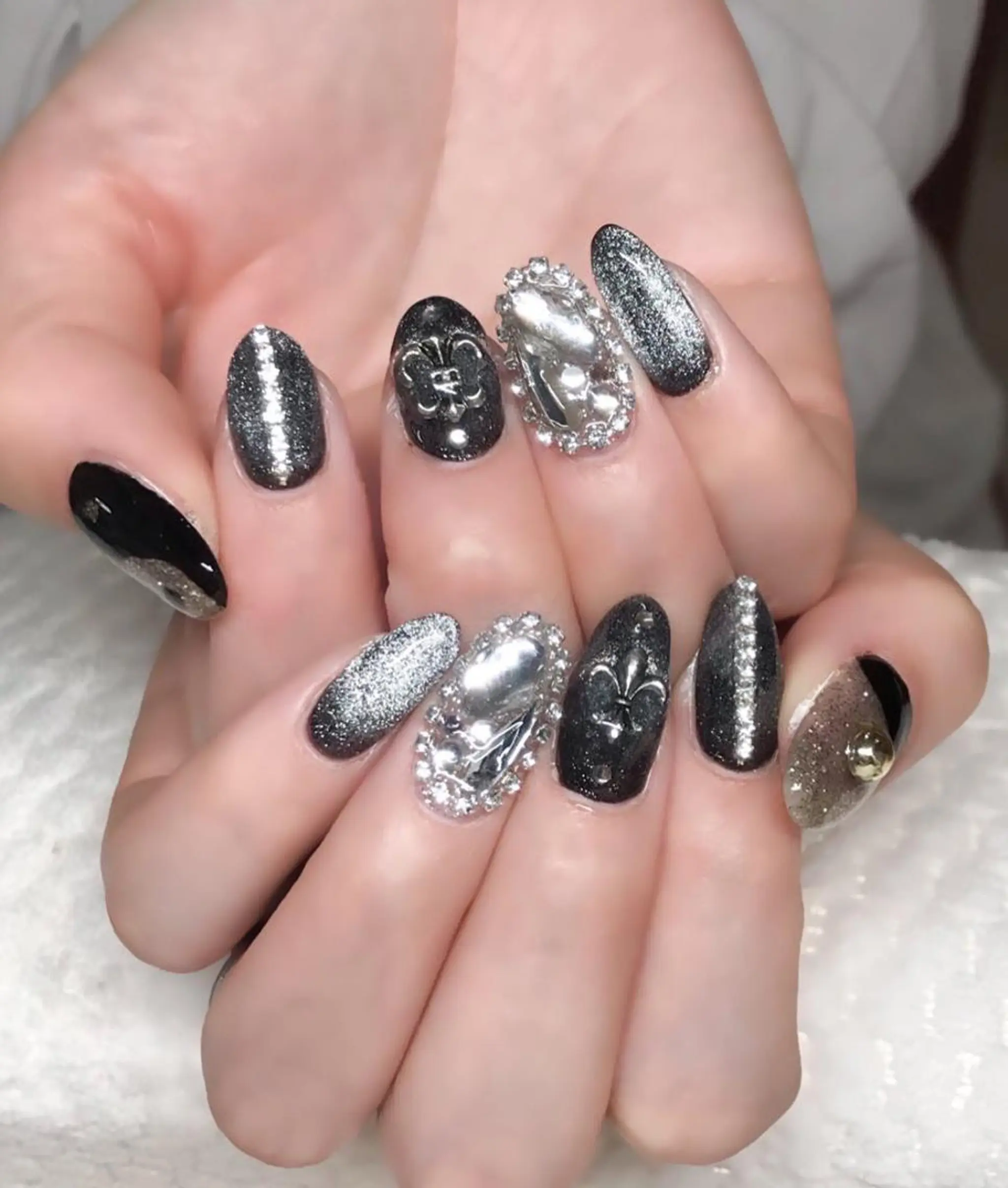 ネイル ジェルネイル キラキラネイル シルバー Nyanco Nailのネイルデザイン