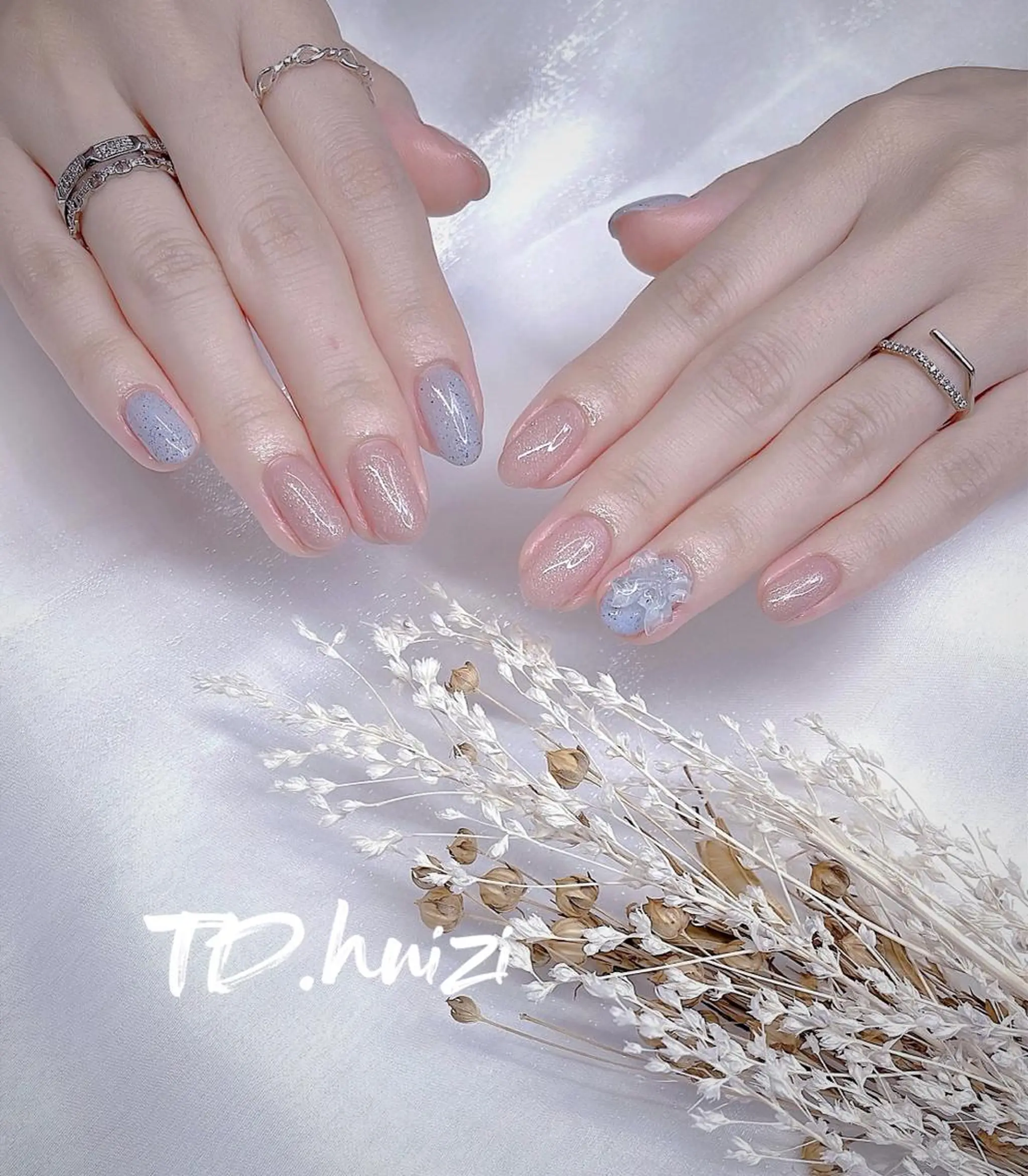 ミディアム めぐみのネイルサロン スタッフ練習のネイルデザイン