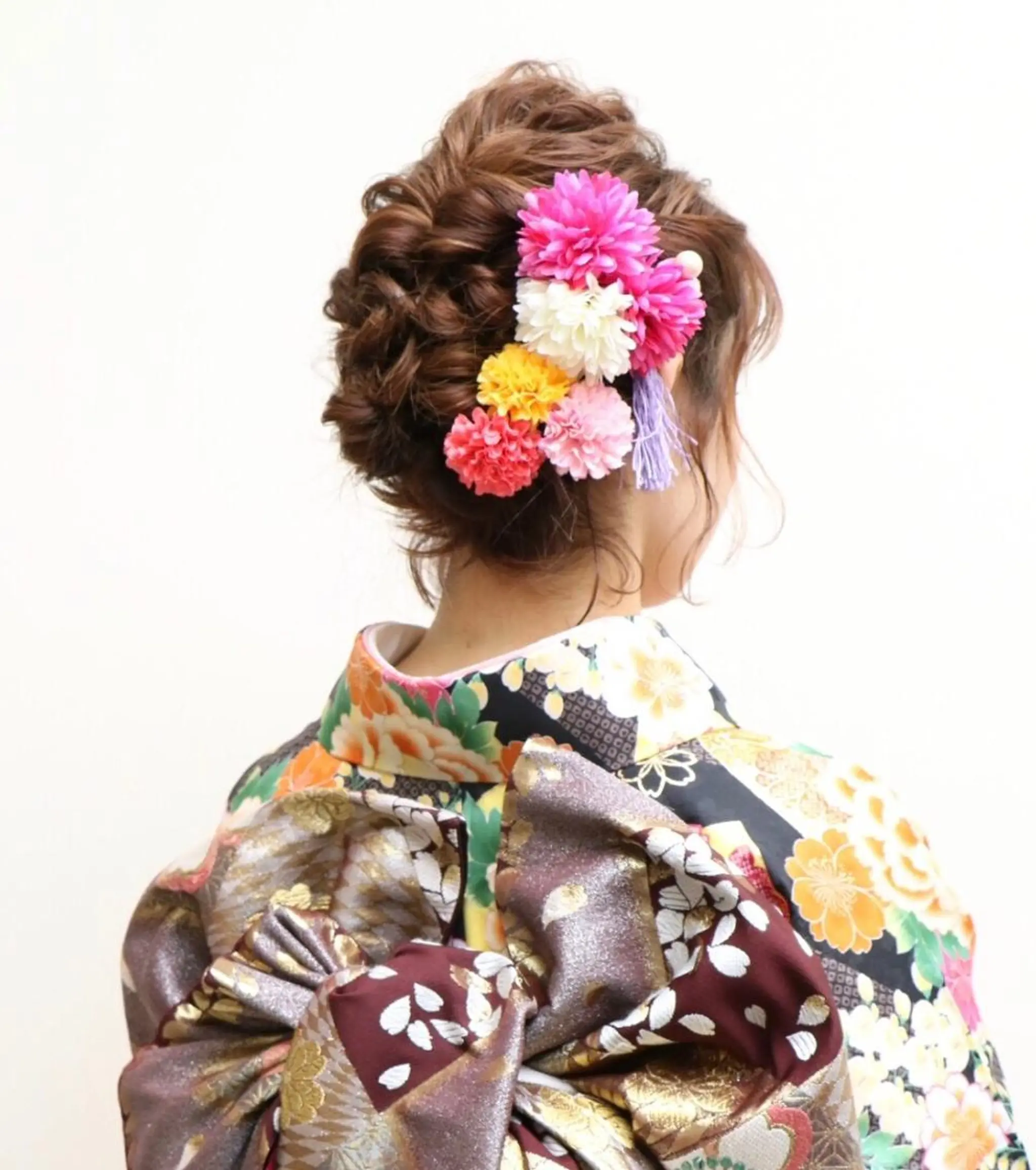 ミディアム ヘアアレンジ 成人式 卒業式のヘアスタイル 浴衣 🪐脱白髪染め 🪐松尾菜々美のヘアスタイル