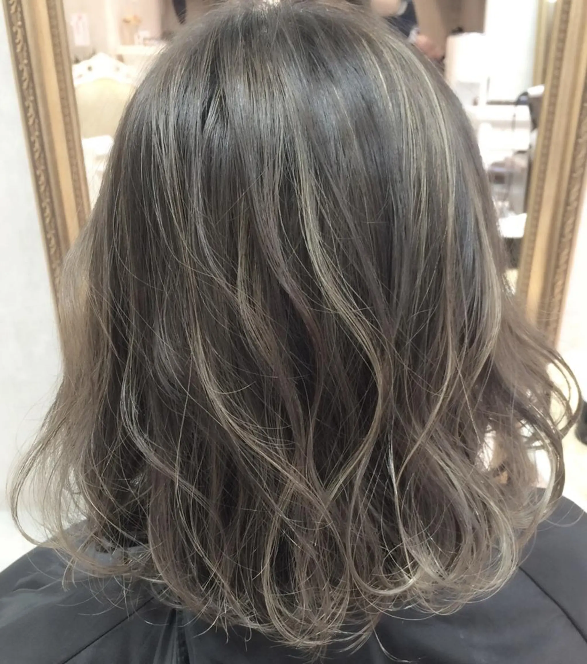 ミディアム セミロング カラー LAS 代表 ナガカワ コウヘイのヘアスタイル