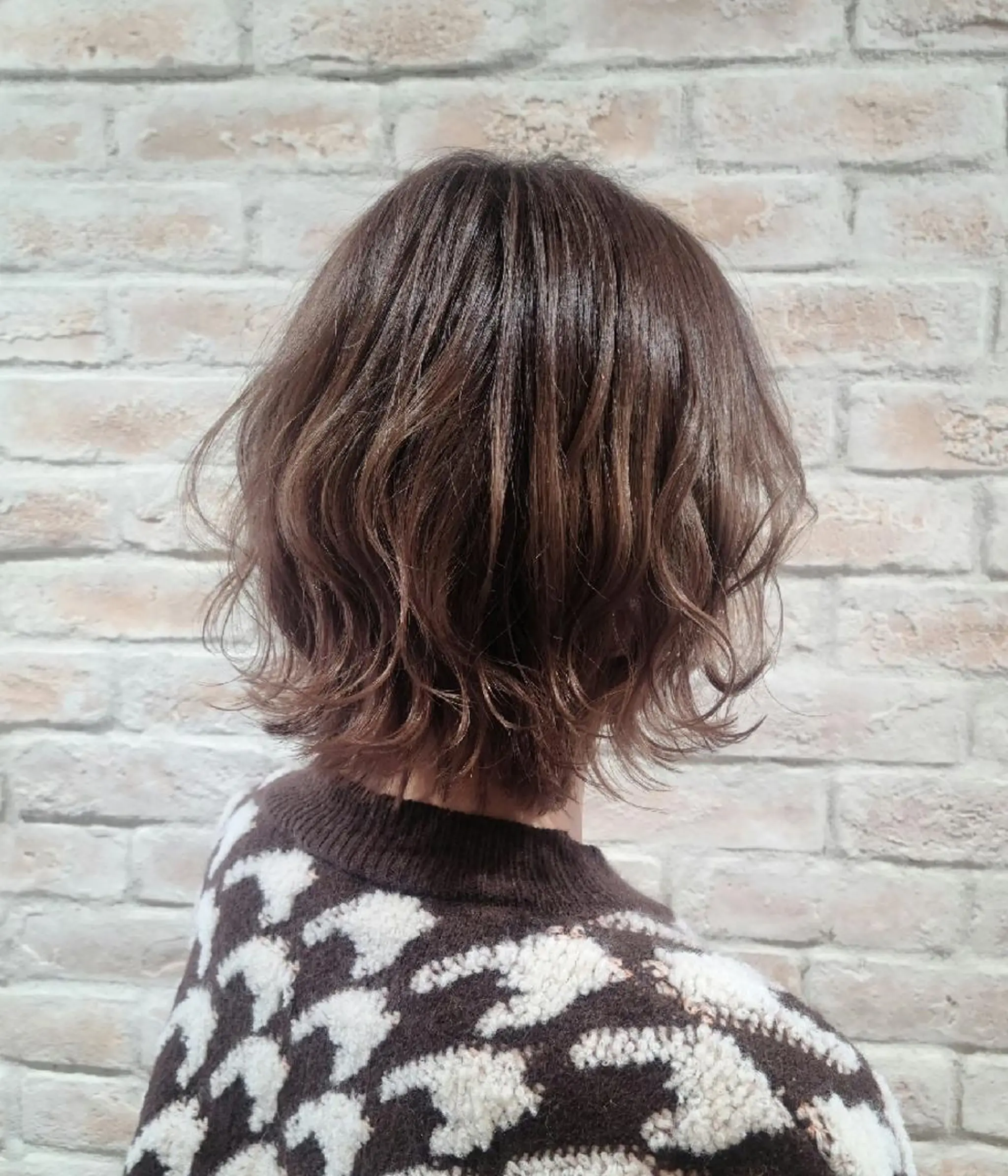 ミディアム カラー 外ハネヘア 赤松 摩美のヘアスタイル