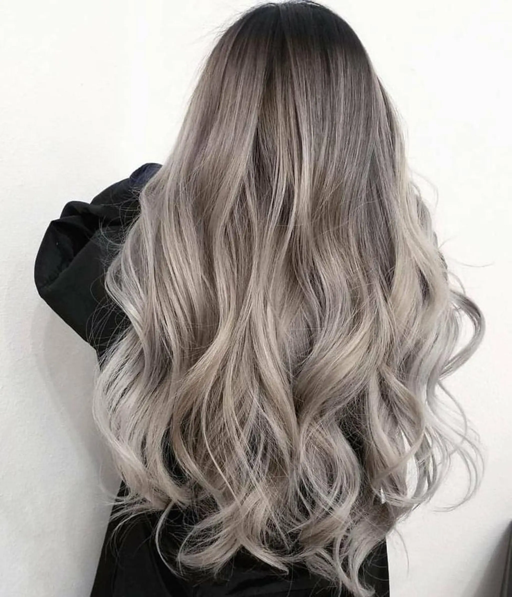 ロング カラー アッシュ アッシュブラウン バレイヤージュ ベージュカラー 黒髪 カット ヘアカラー トリートメント 韓国風×透明感カラー 髪質改善オタベシンヤのヘアスタイル