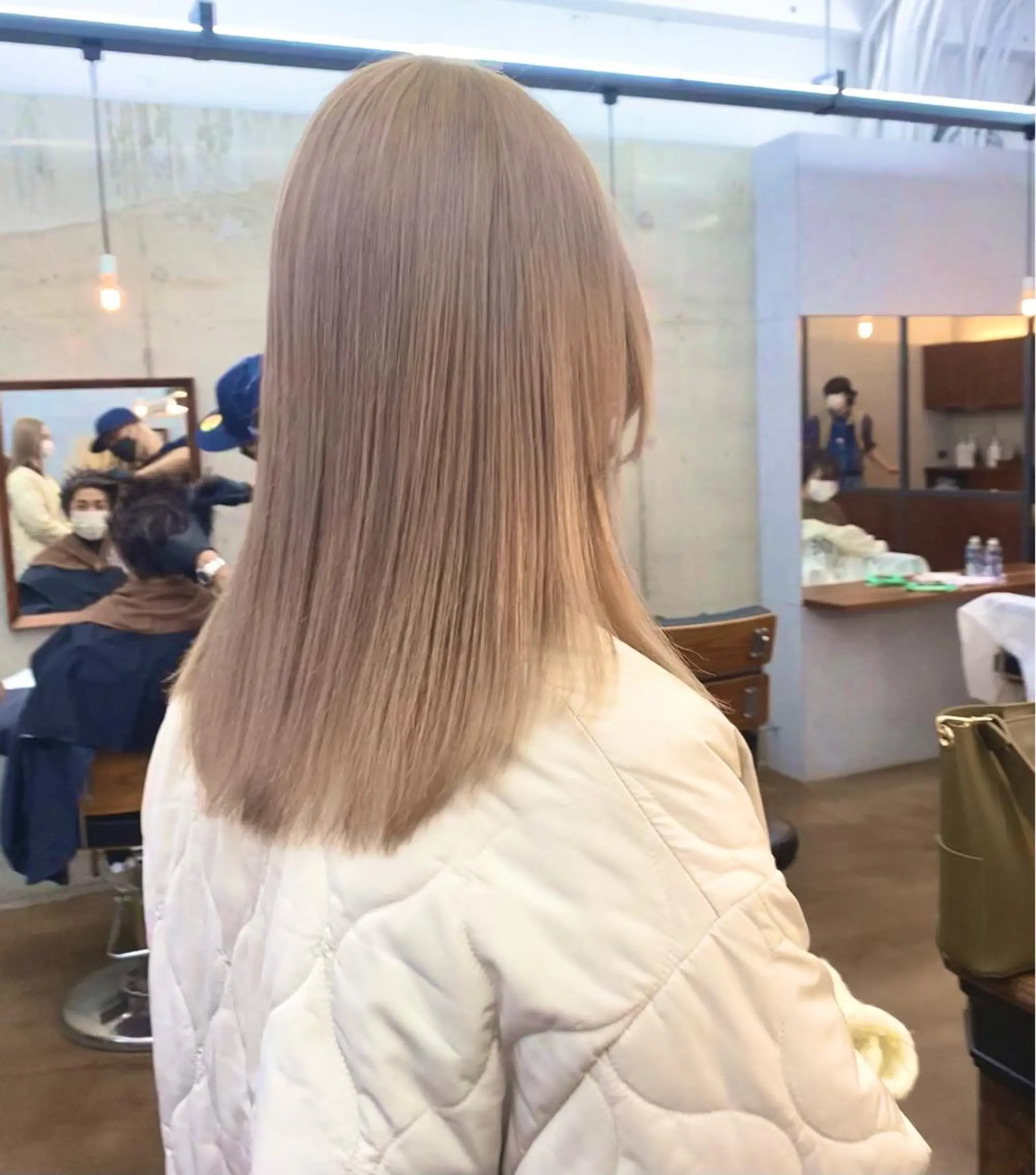 セミロング カラー ベージュカラー ブリーチ ハイトーンカラー ハイトーン/デザイン hirokiのヘアスタイル