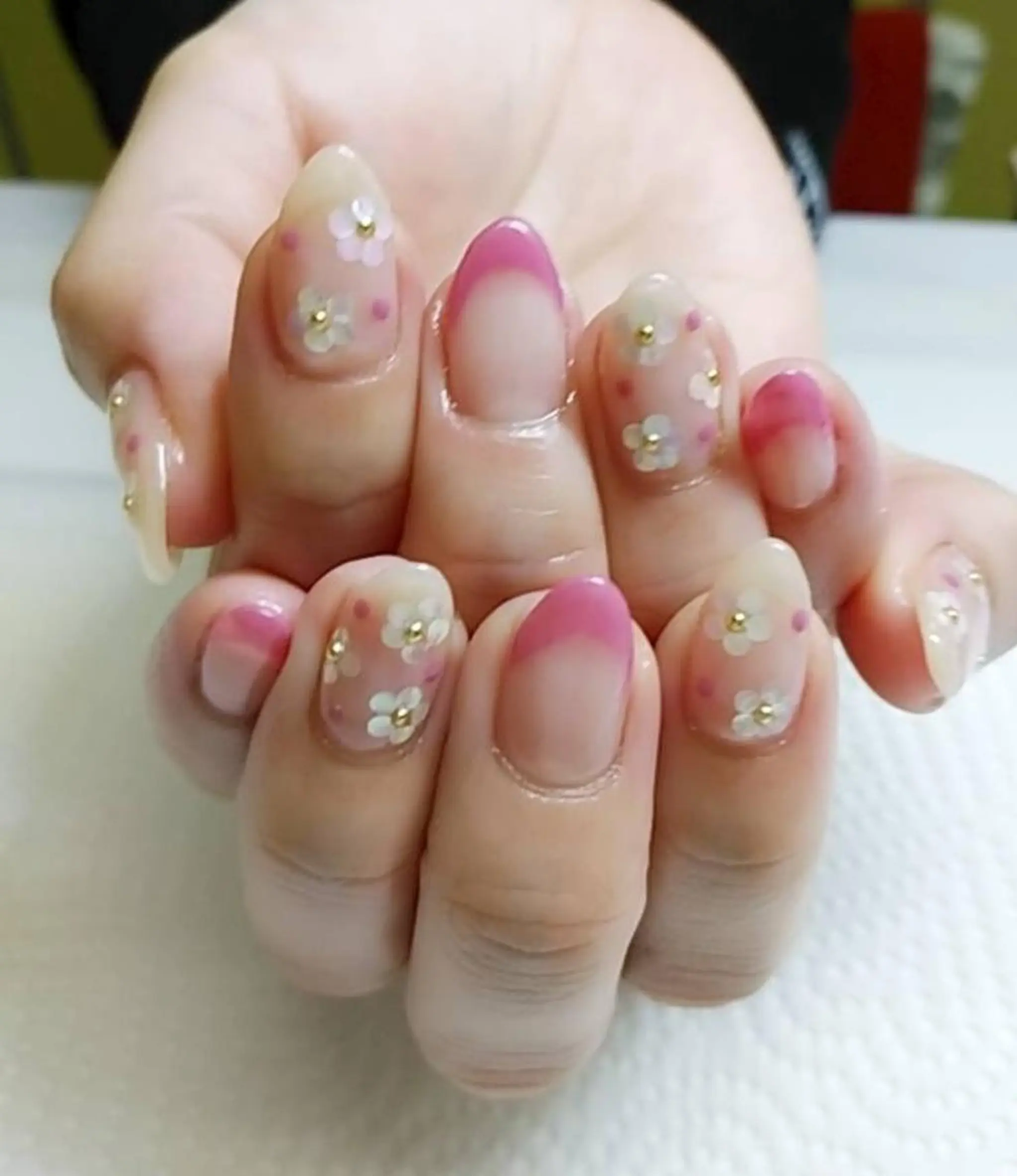 ネイル ホログラムネイル 持ち込み ホワイト プライベートサロン Rosy Lilyのネイルデザイン