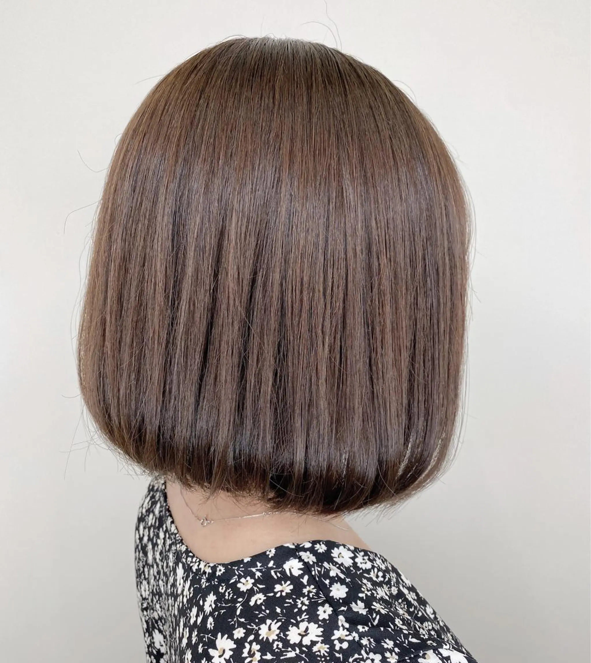 ミディアム カラー アッシュ ミルクティーアッシュ 【透明感、艶髪】西村 有司のヘアスタイル