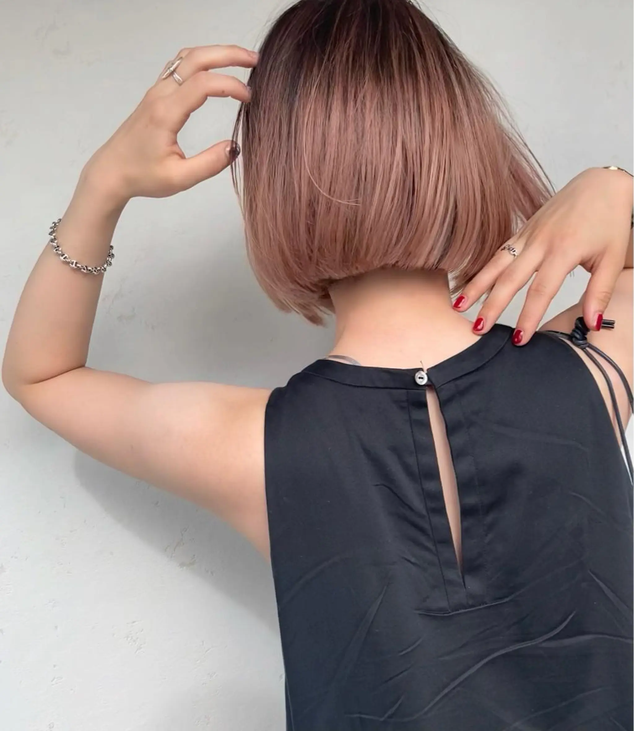 ショート カラー 前下がりボブ アッシュ ベージュカラー 透明感カラー ハイライトカラー ➖石江 雷蔵➖のヘアスタイル