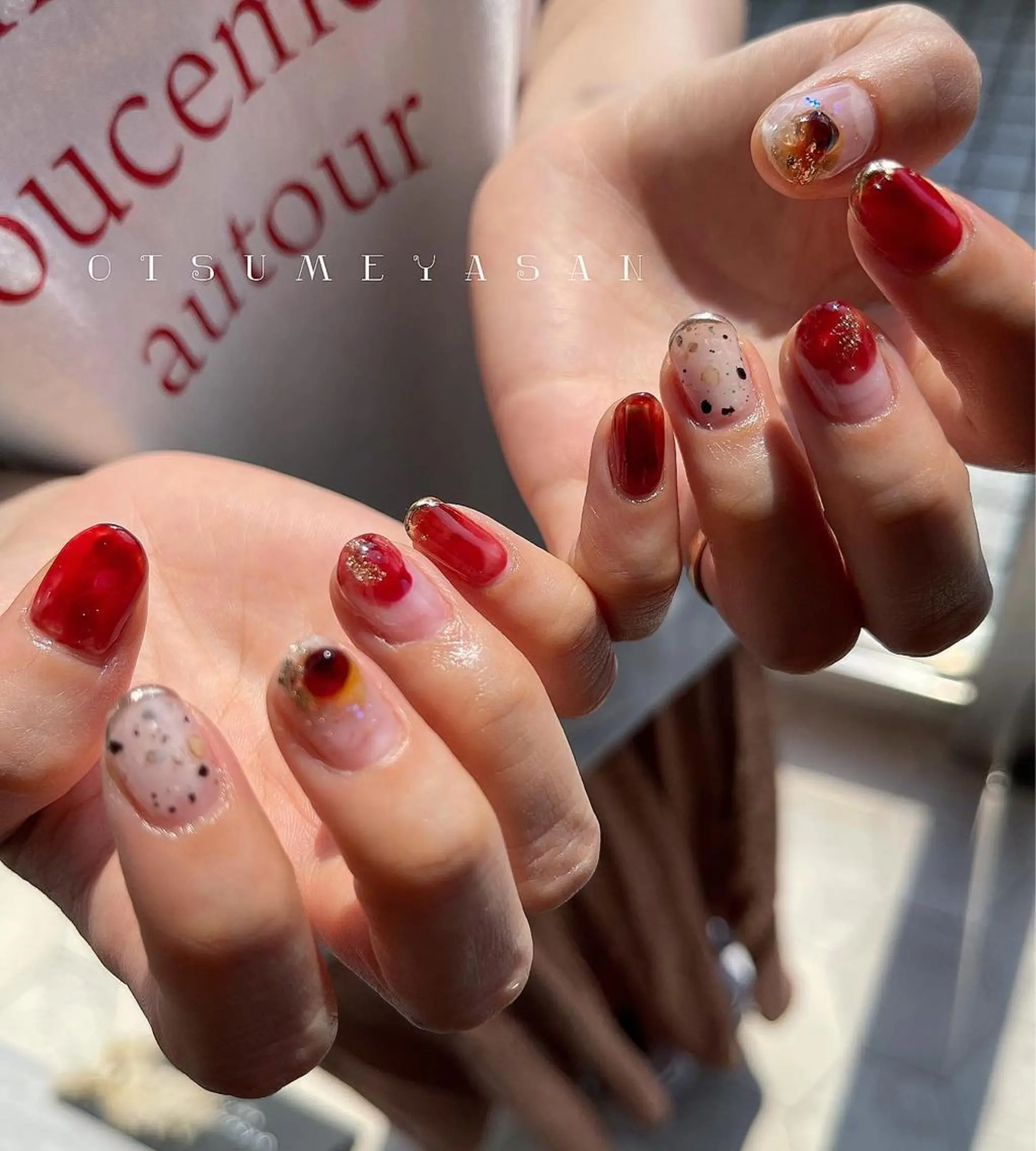 ネイル オーロラネイル 韓国ネイル ニュアンスネイル 赤色 ショートネイル わたなべ ちかのネイルデザイン