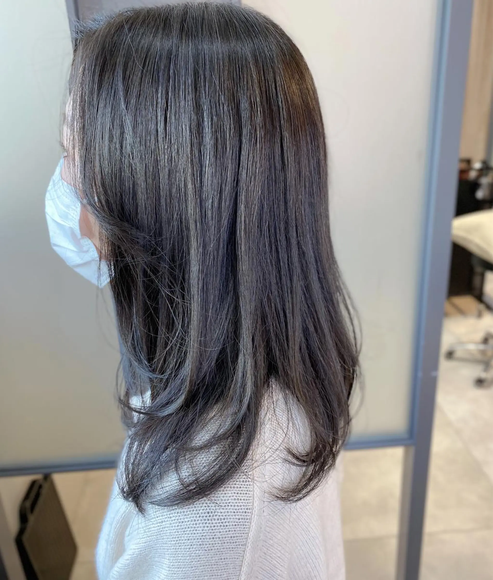 ミディアム カラー アッシュ アッシュグレー 【透明感、艶髪】西村 有司のヘアスタイル