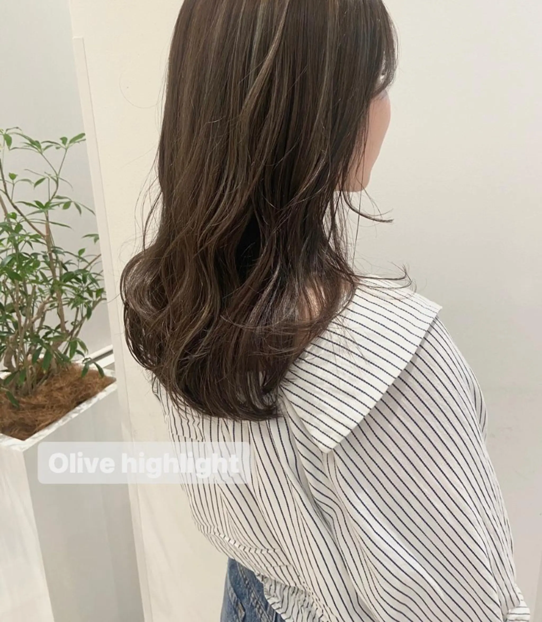 セミロング カラー 透明感カラー ハイライトカラー オリーブカラー ハイライト 木下 奈々のヘアスタイル