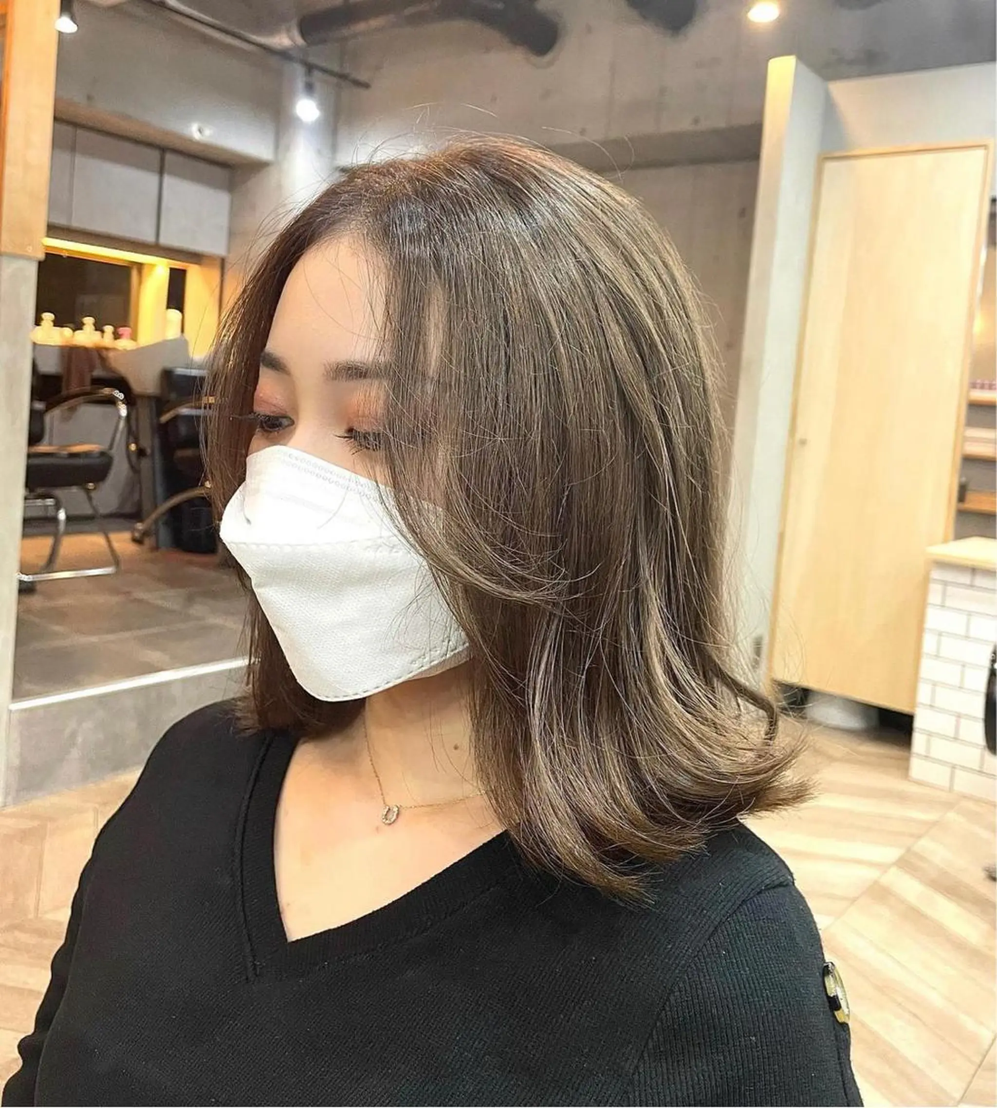 ミディアム 顔周りカット レイヤーカット 外ハネヘア カット ヘアカラー 的塲 優弥のヘアスタイル