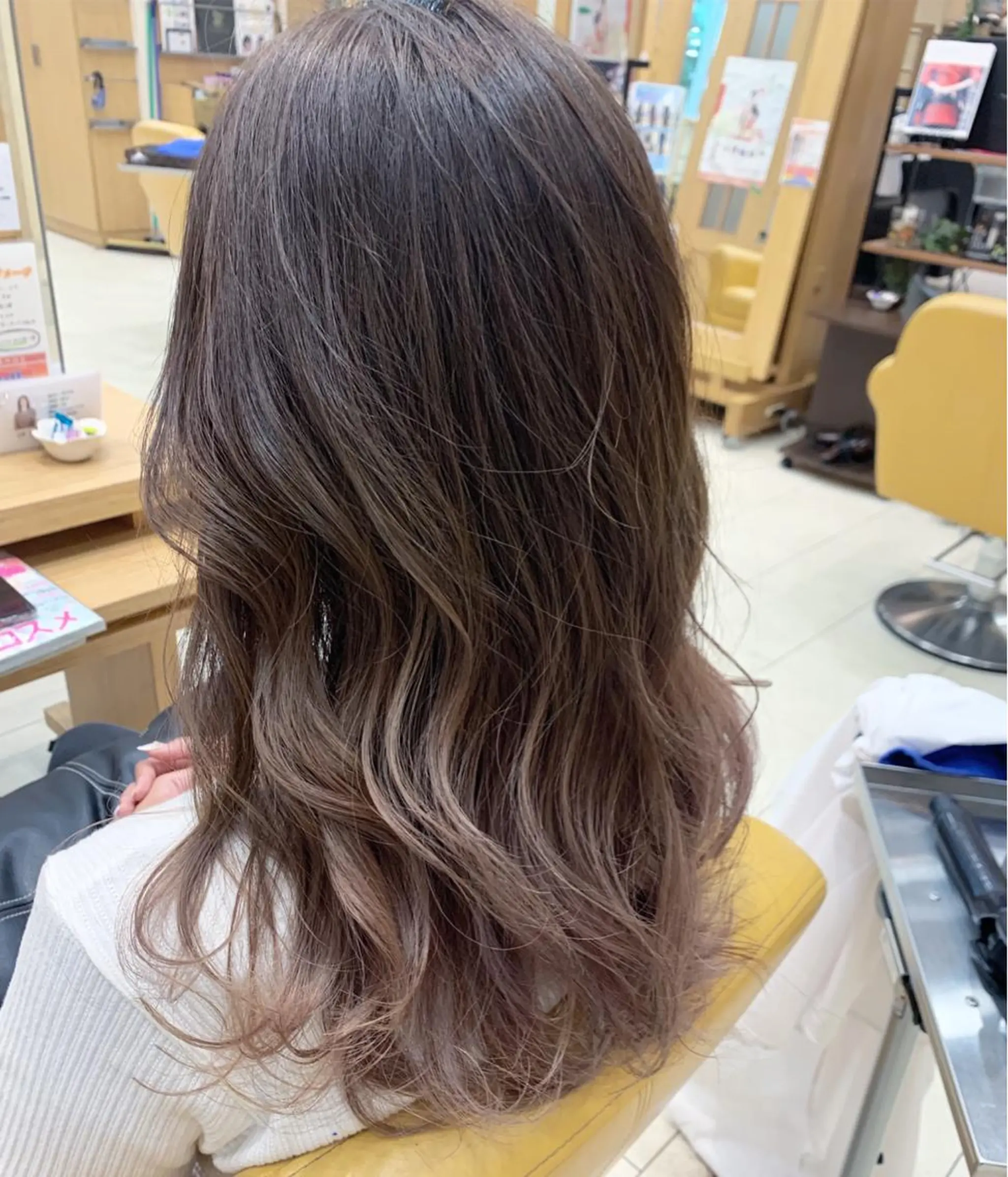 ロング カラー K. SUZUKAのヘアスタイル