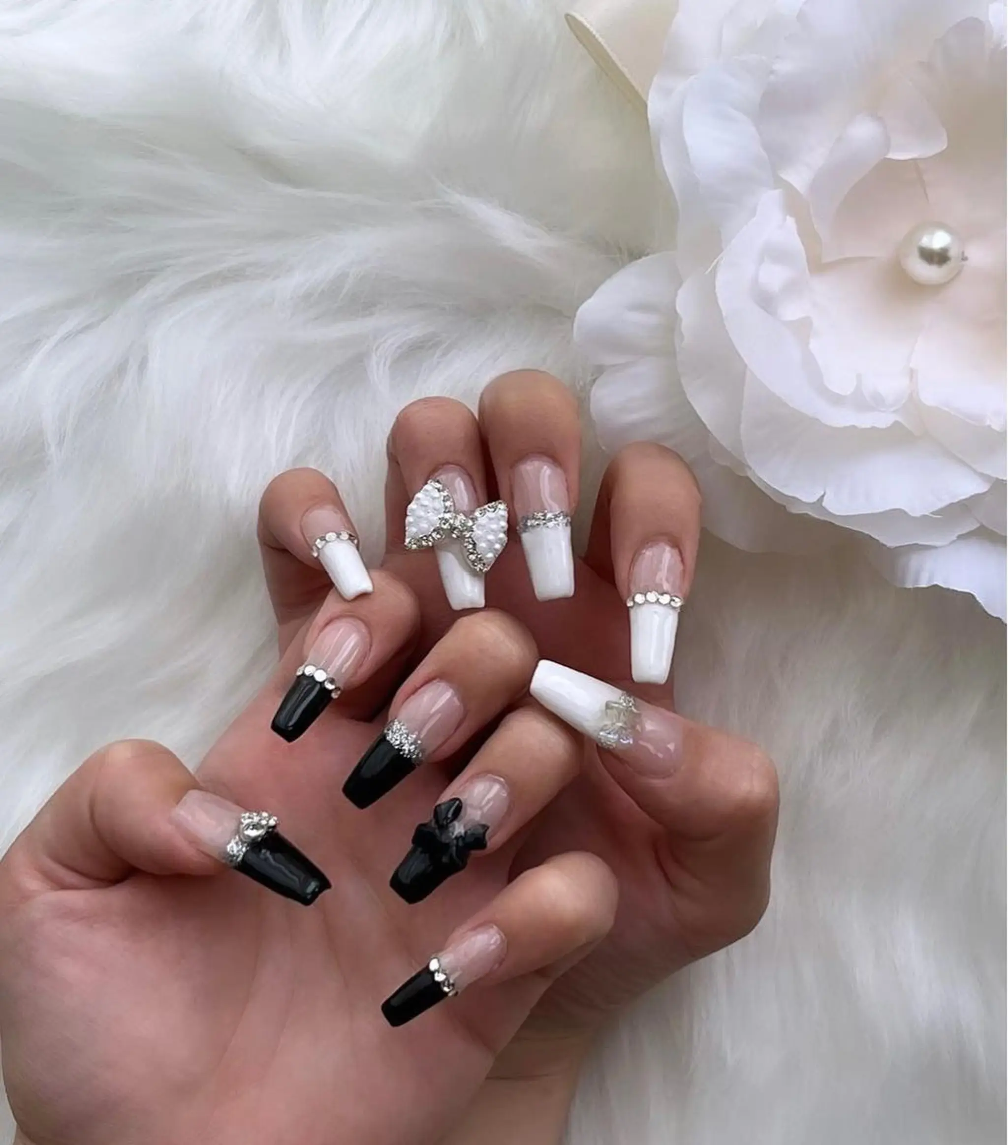 ネイル フレンチネイル ガーリー ロングネイル リボン Lala nailのネイルデザイン