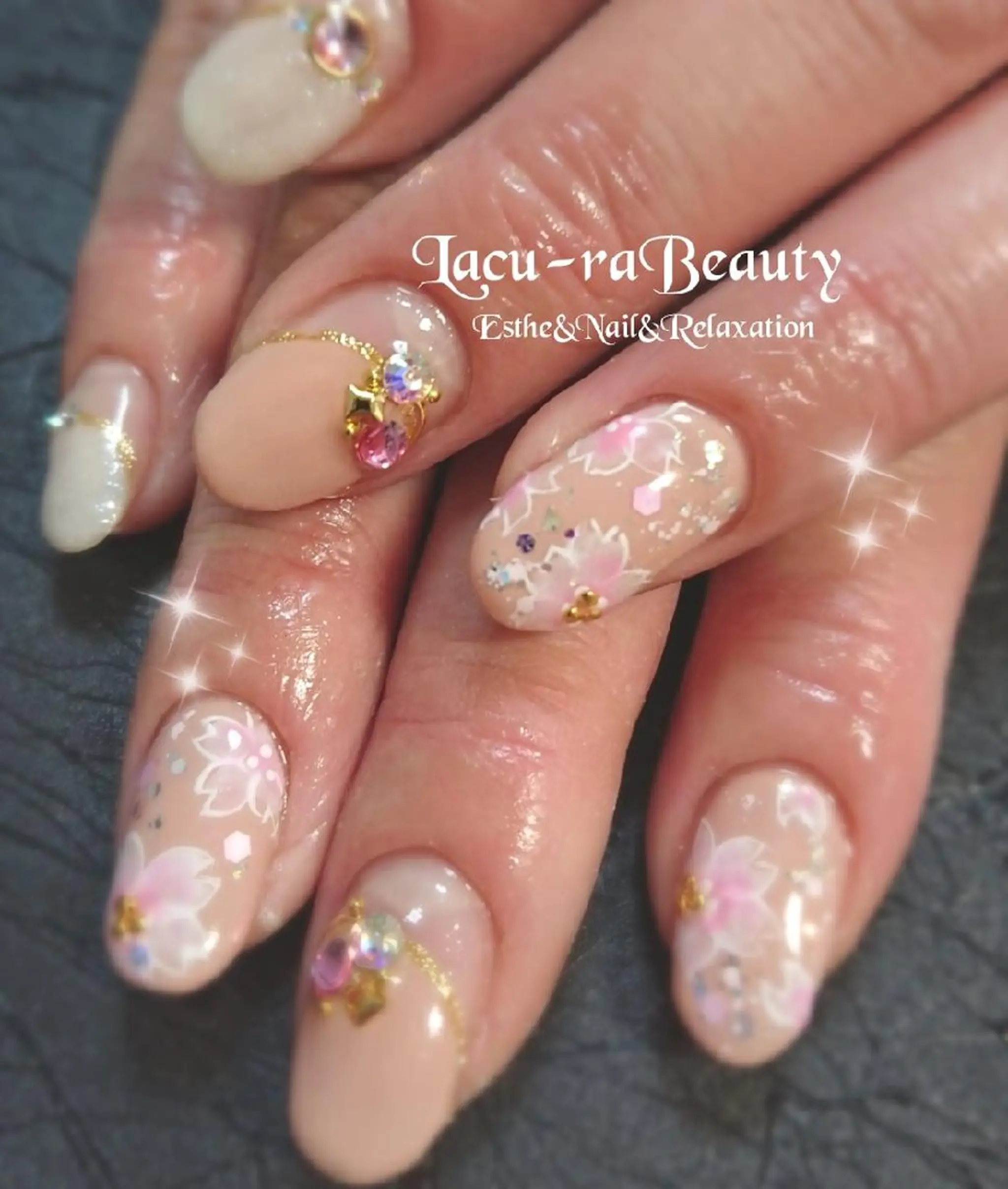 ネイル 小顔と腸の専門店 ラクーラビューティのエステ・リラクイメージ