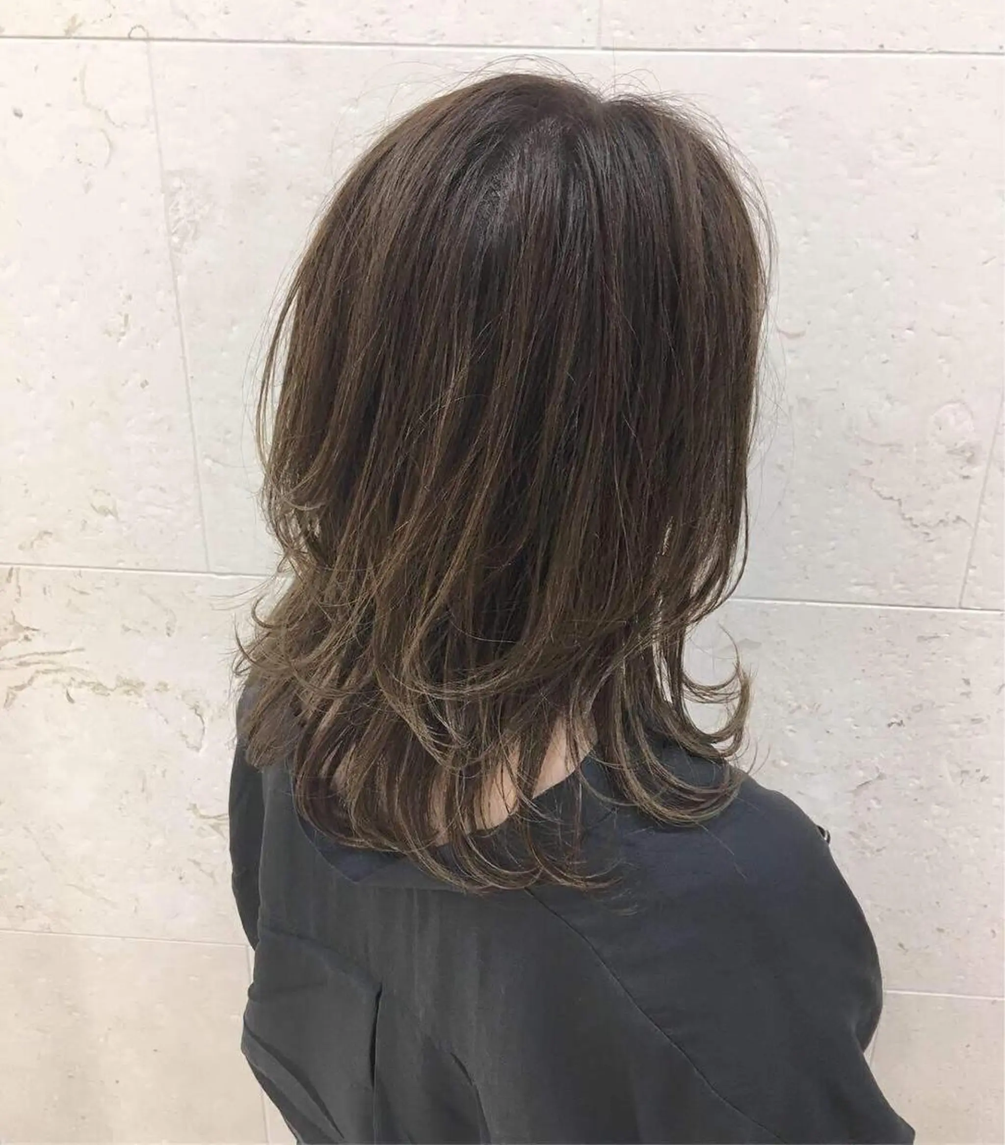 セミロング カラー アディクシーカラー ハイライトカラー ハイライト レイヤーカット 斉藤 貴也のヘアスタイル