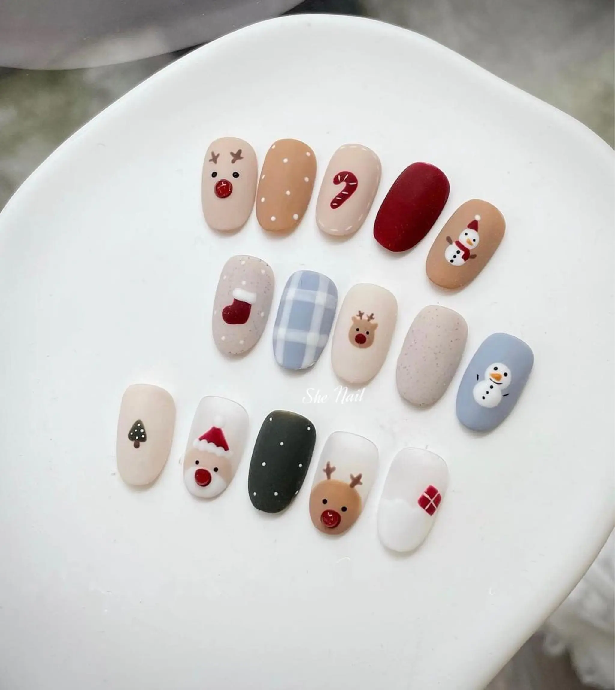 ネイル 長さ出し シンプルネイル ネイルチップ 冬ネイル クリスマス She   Nail所属・ISA_ BELLAのネイルデザイン