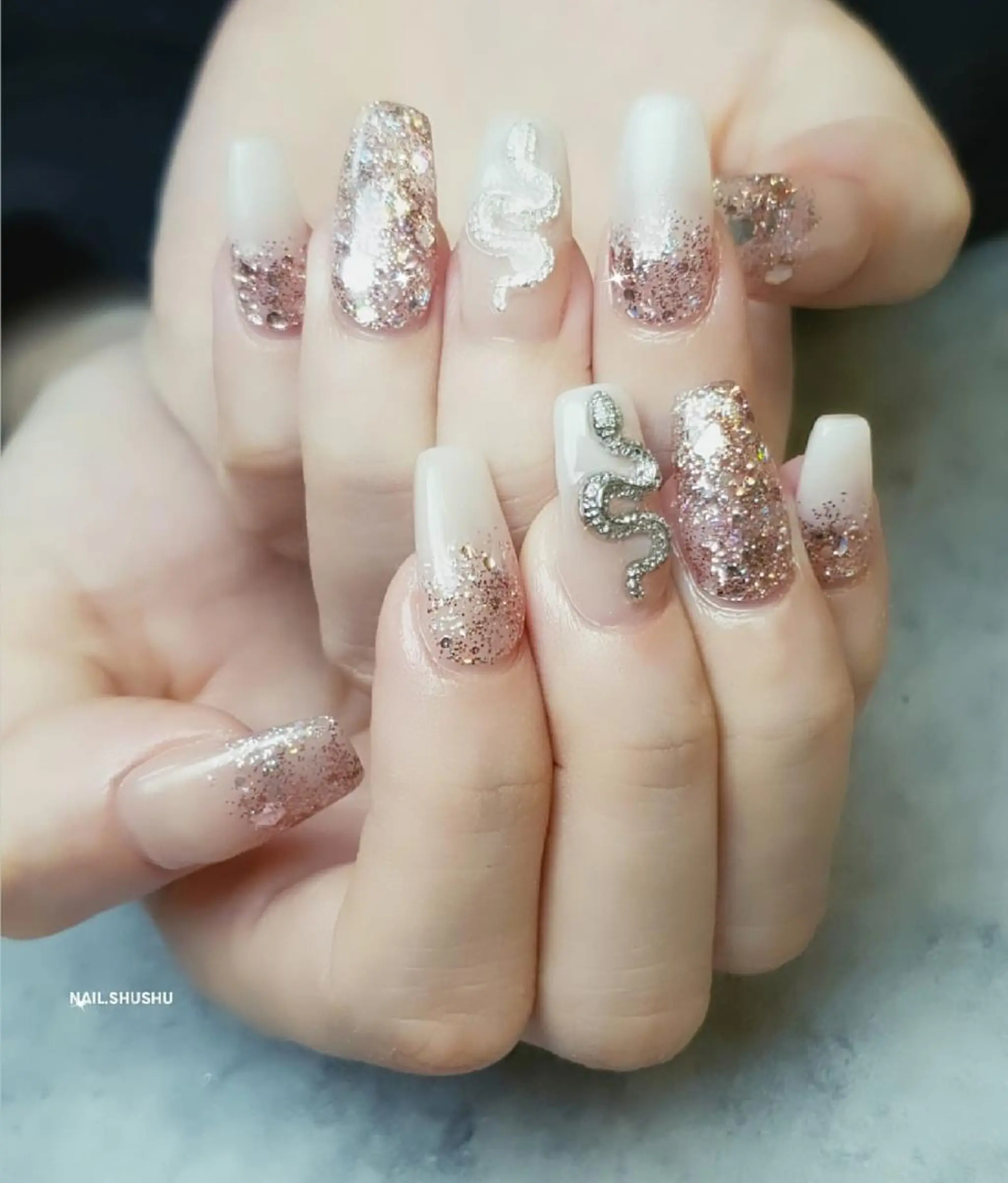 ネイル アートネイル 韓国ネイル 持ち込み ニュアンスネイル シンプルネイル 3dパーツ/流行り 👧shushu❤️のネイルデザイン