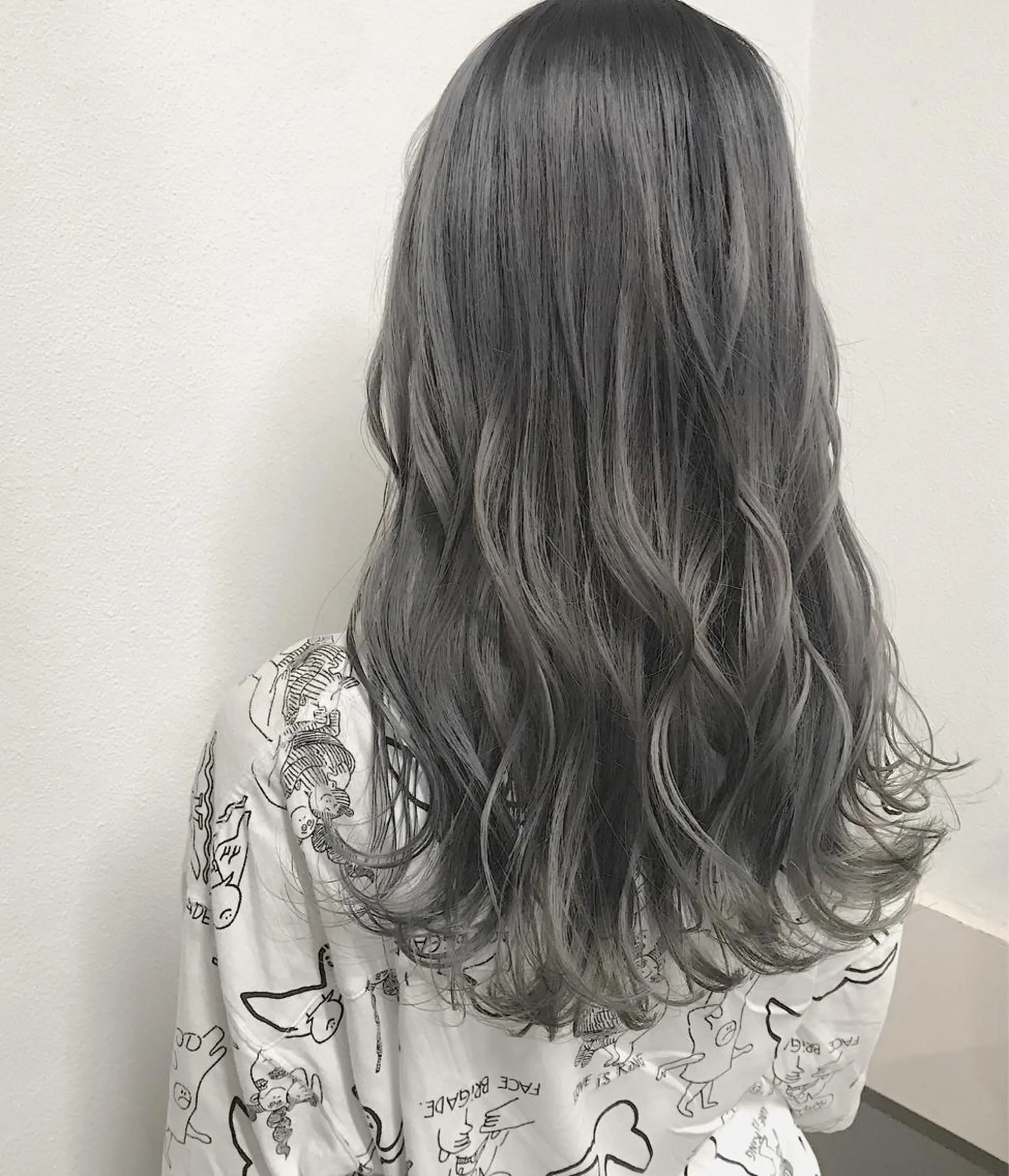 ロング カラー ヘアカラー トリートメント lani ブリーチ /ダブルカラーのヘアスタイル