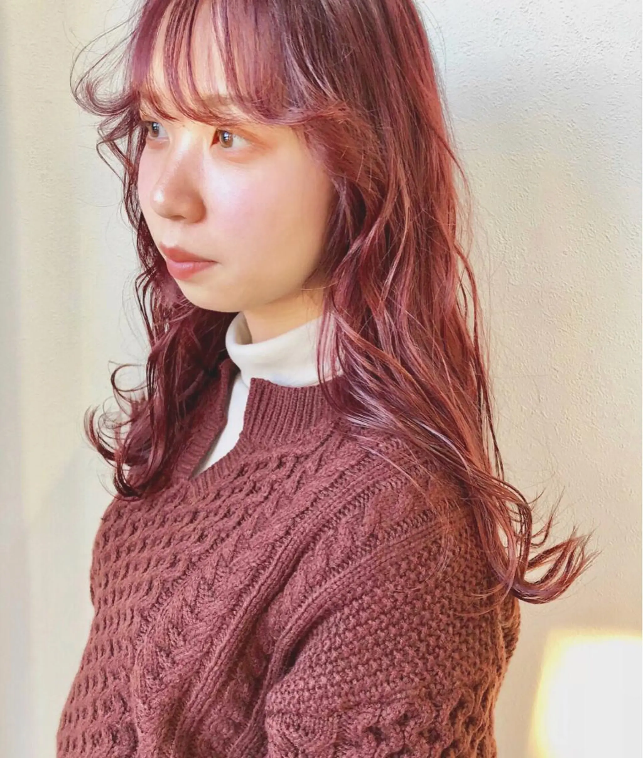 セミロング カラー ブリーチ ピンクカラー カット トリートメント 岩田 萌那のヘアスタイル