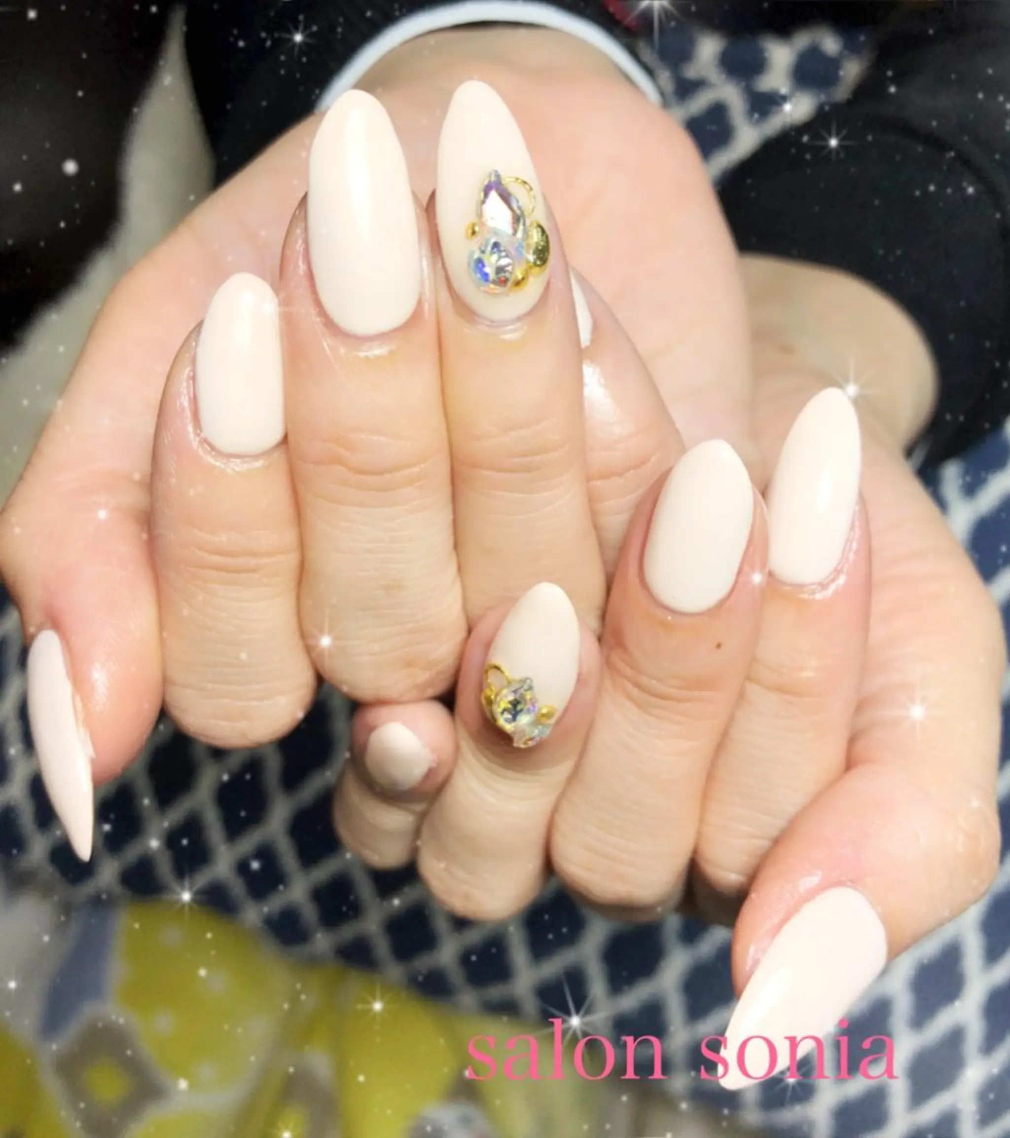 ネイル 小顔・毛穴・たるみ ネイル　似内真樹のエステ・リラクイメージ