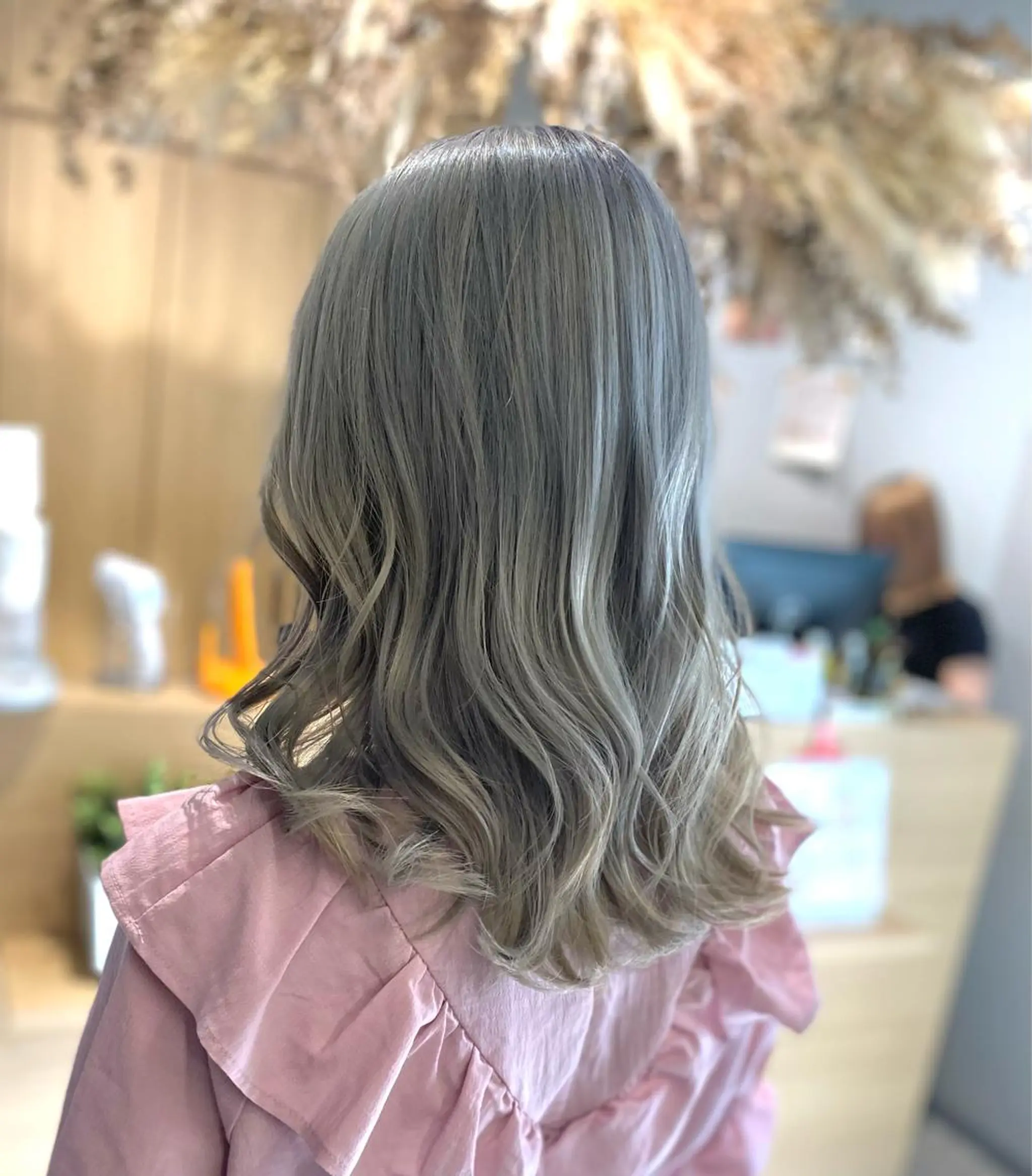 セミロング カラー salowin梅田茶屋町suite所属・ハイトーンヘア/ 島崎　タクミのヘアスタイル