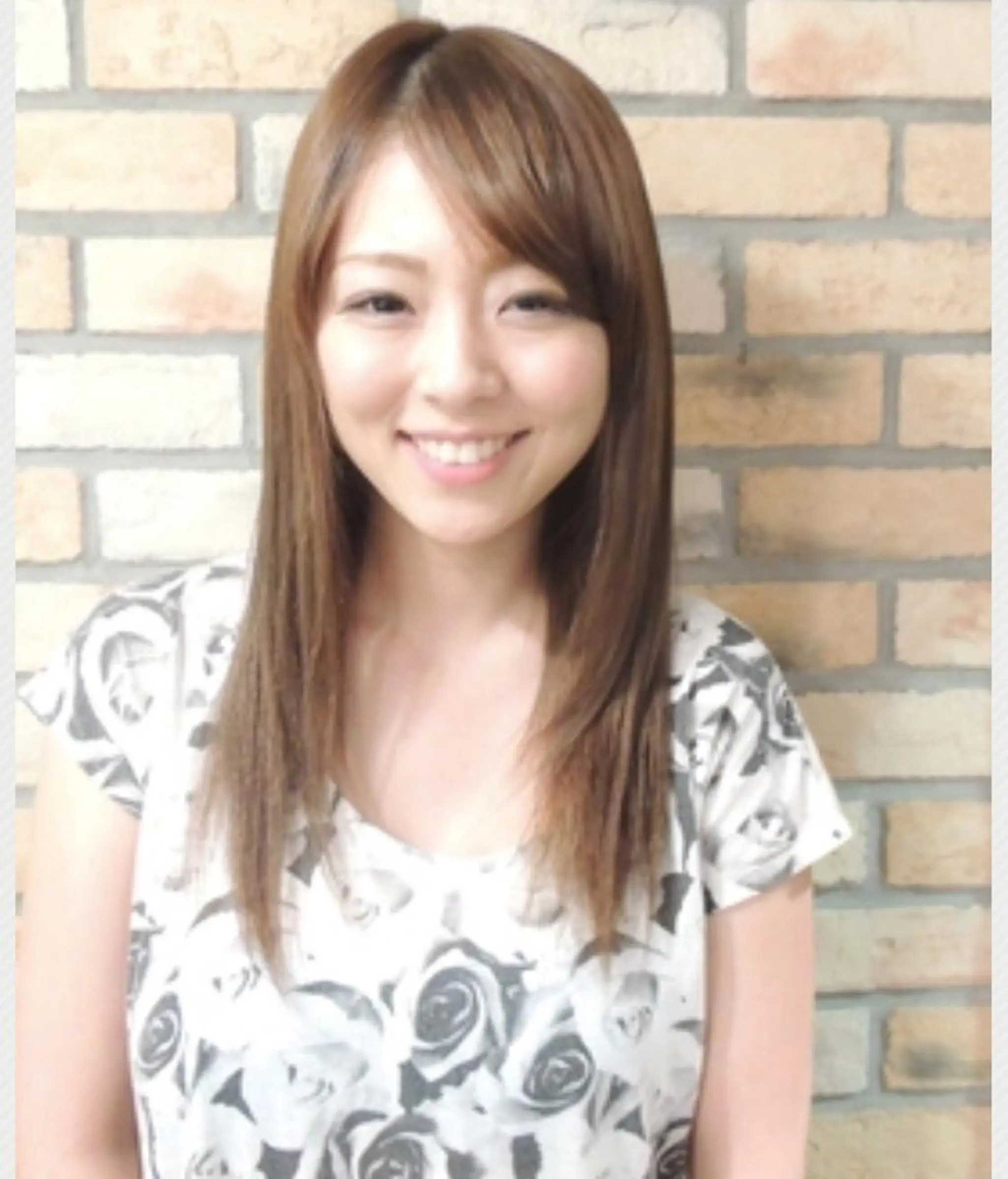 セミロング カラー 斜めバング DISCOHAIRsanc（ルジャルダン町田）所属・烏山 達也のヘアスタイル