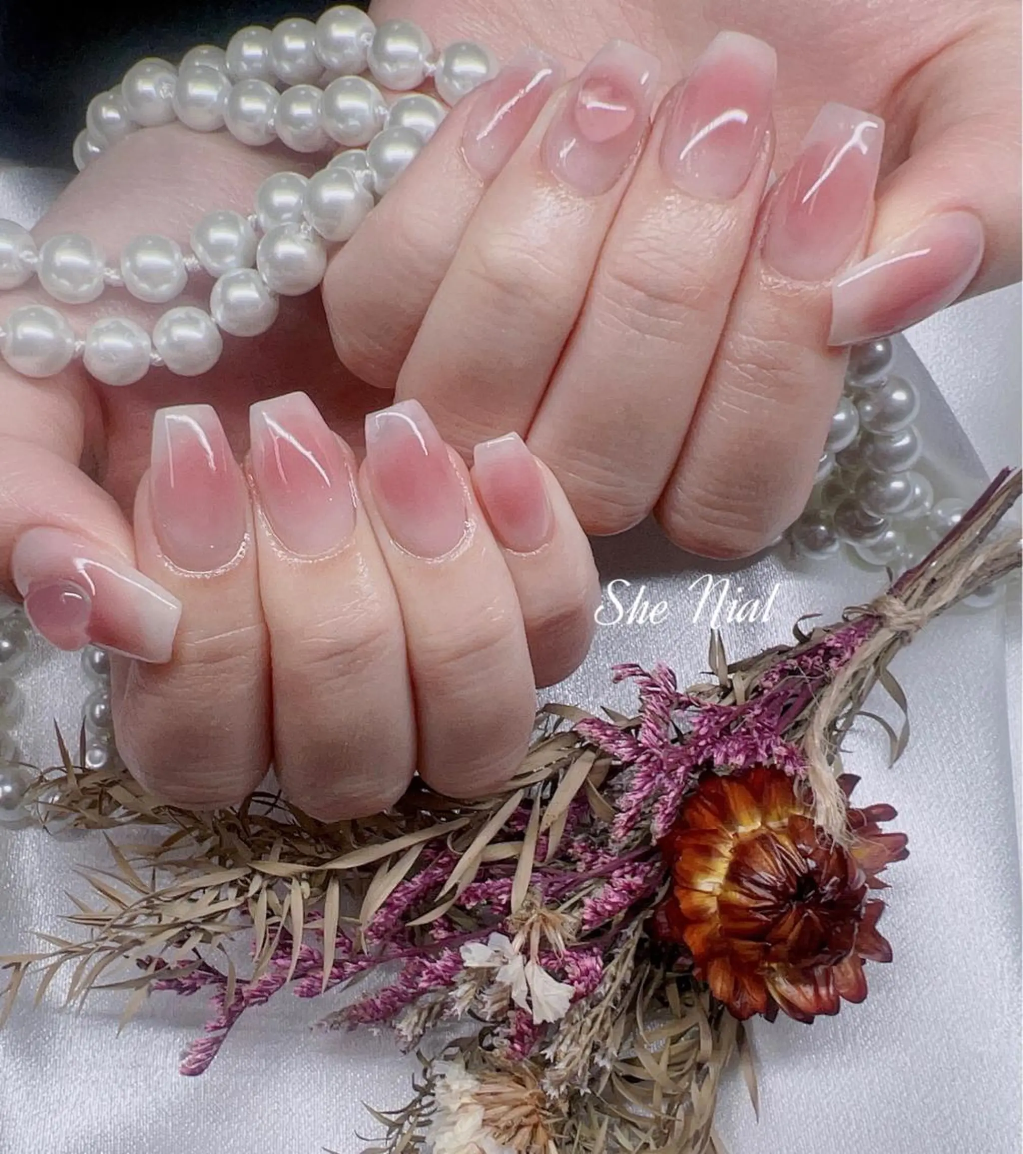 ネイル チークネイル 長さ出し 持ち込み シンプルネイル ネイルチップ ハンドネイル She   Nail所属・ISA_ BELLAのネイルデザイン