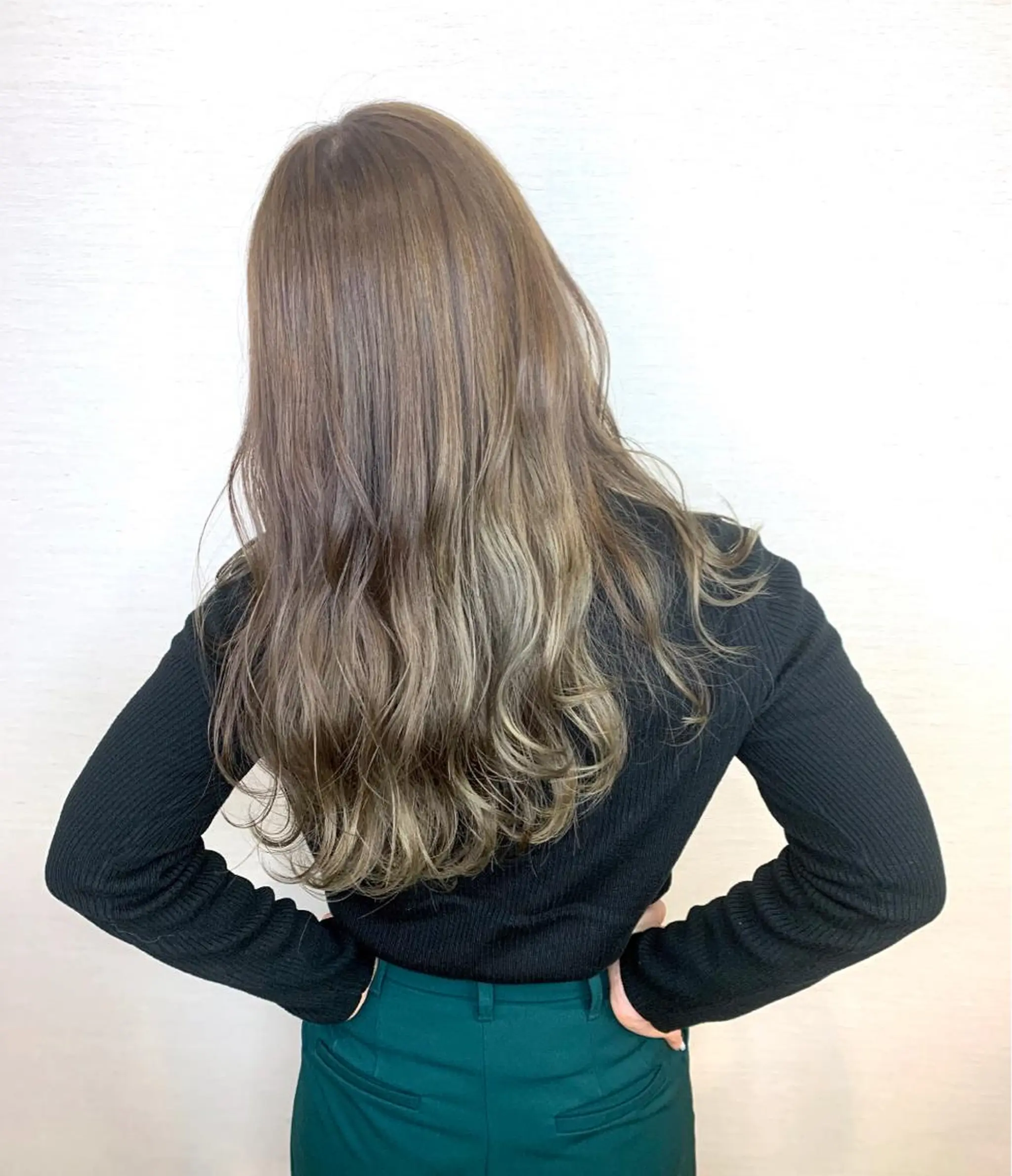 ロング カラー ベージュカラー グラデーションカラー 韓国レイヤーカット/ ダブルカラーのヘアスタイル