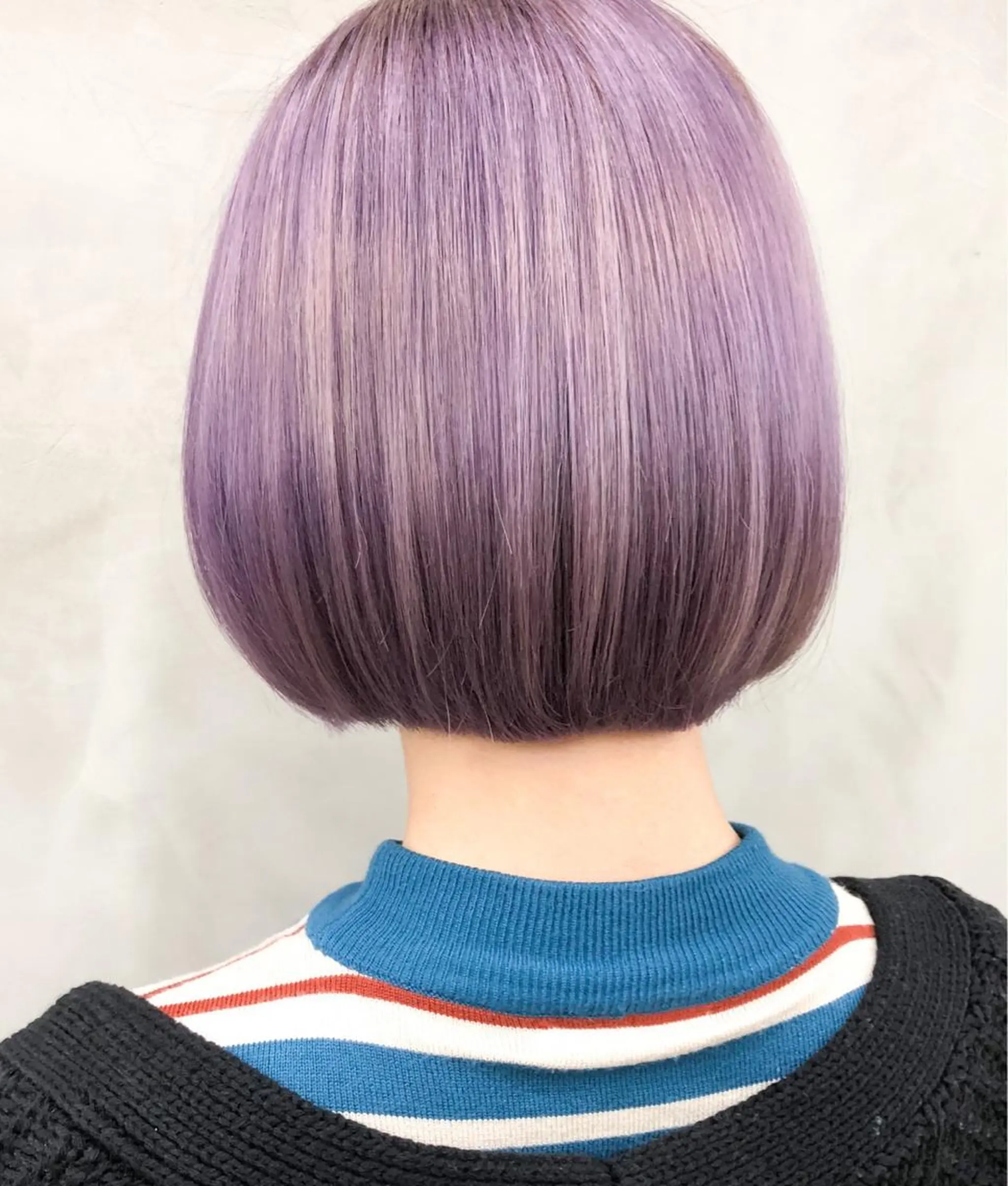 カラー シルバー ショート・ボブ 徳竹淳一のヘアスタイル