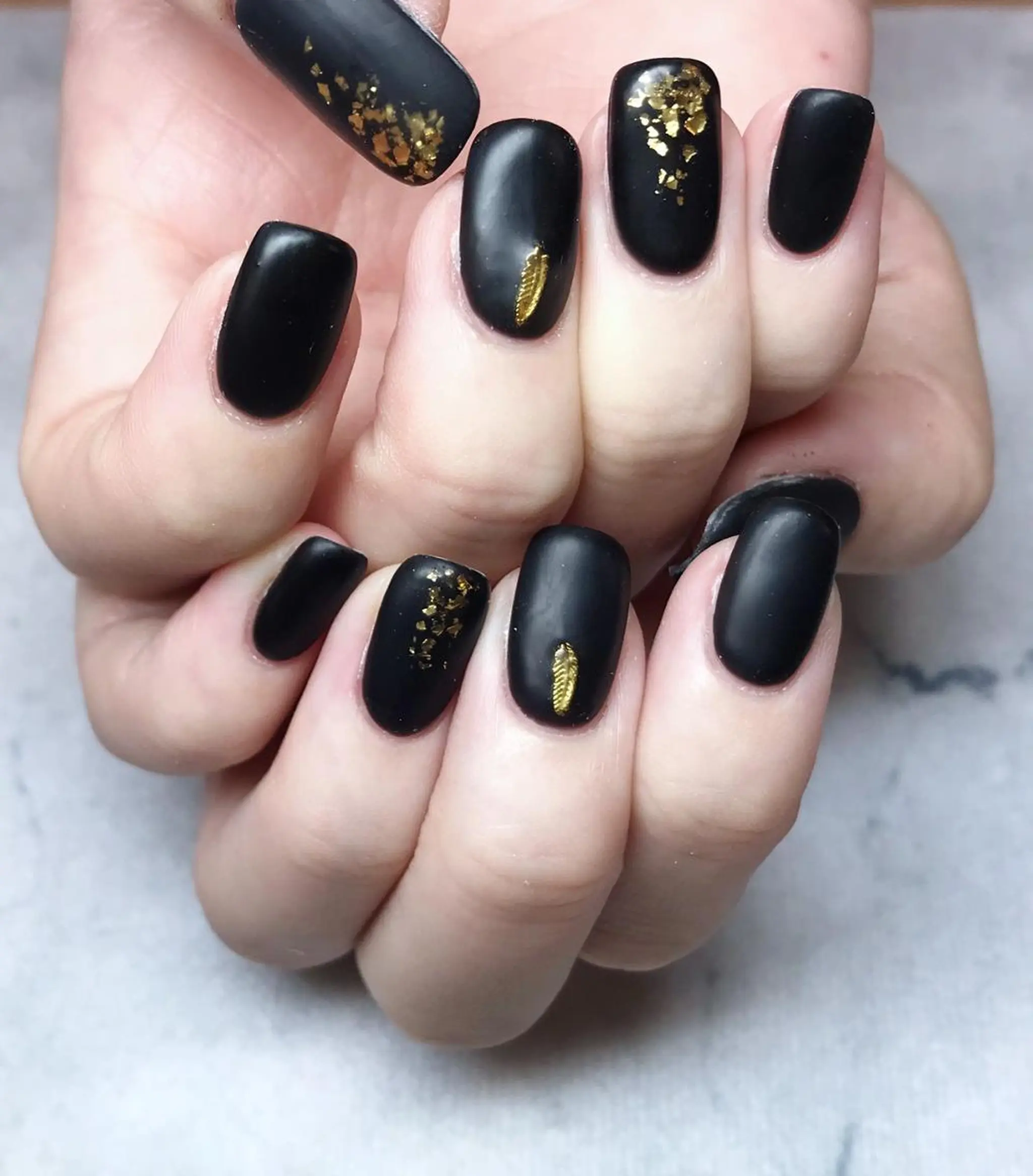 ネイル ネイルリボン 受付スタッフのネイルデザイン