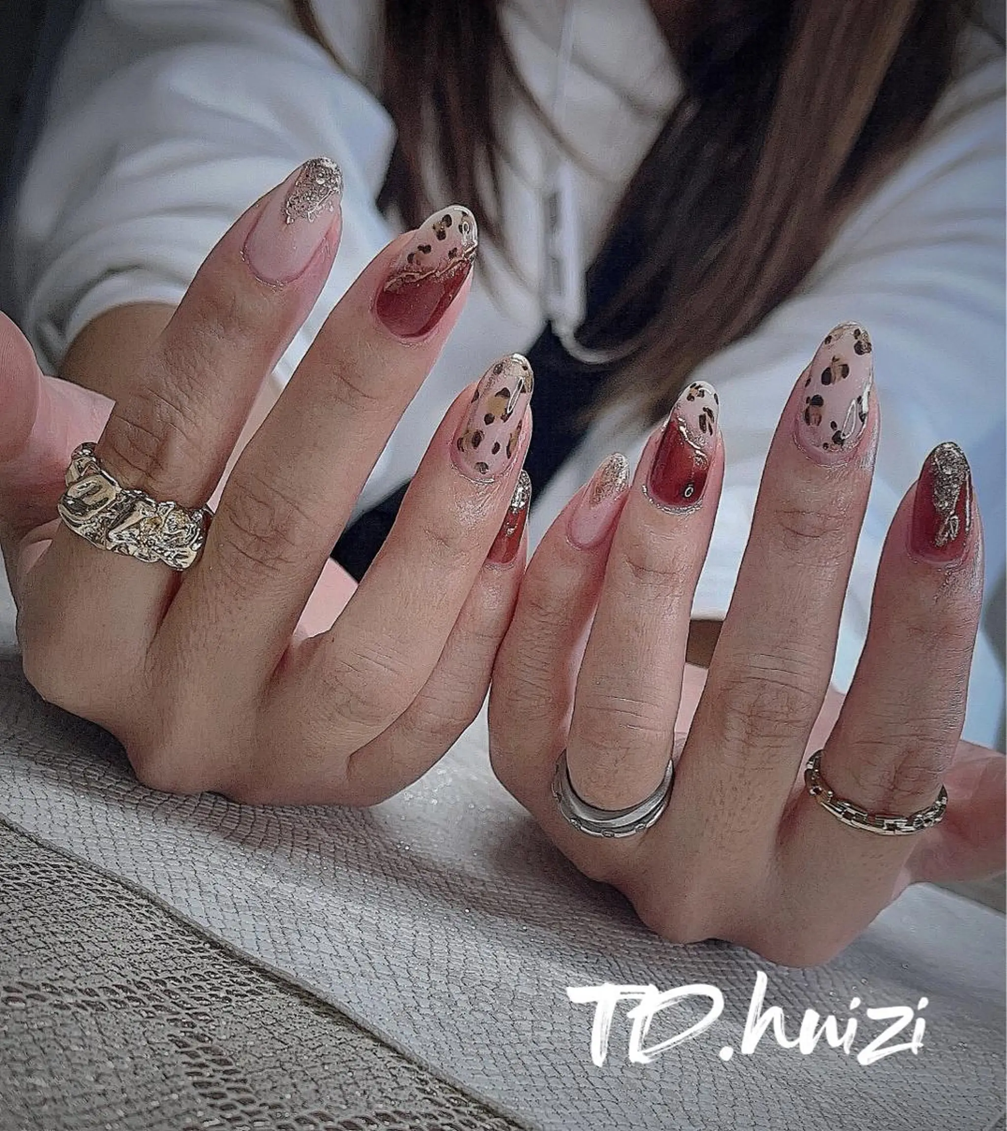 ミディアム めぐみのネイルサロン スタッフ練習のネイルデザイン