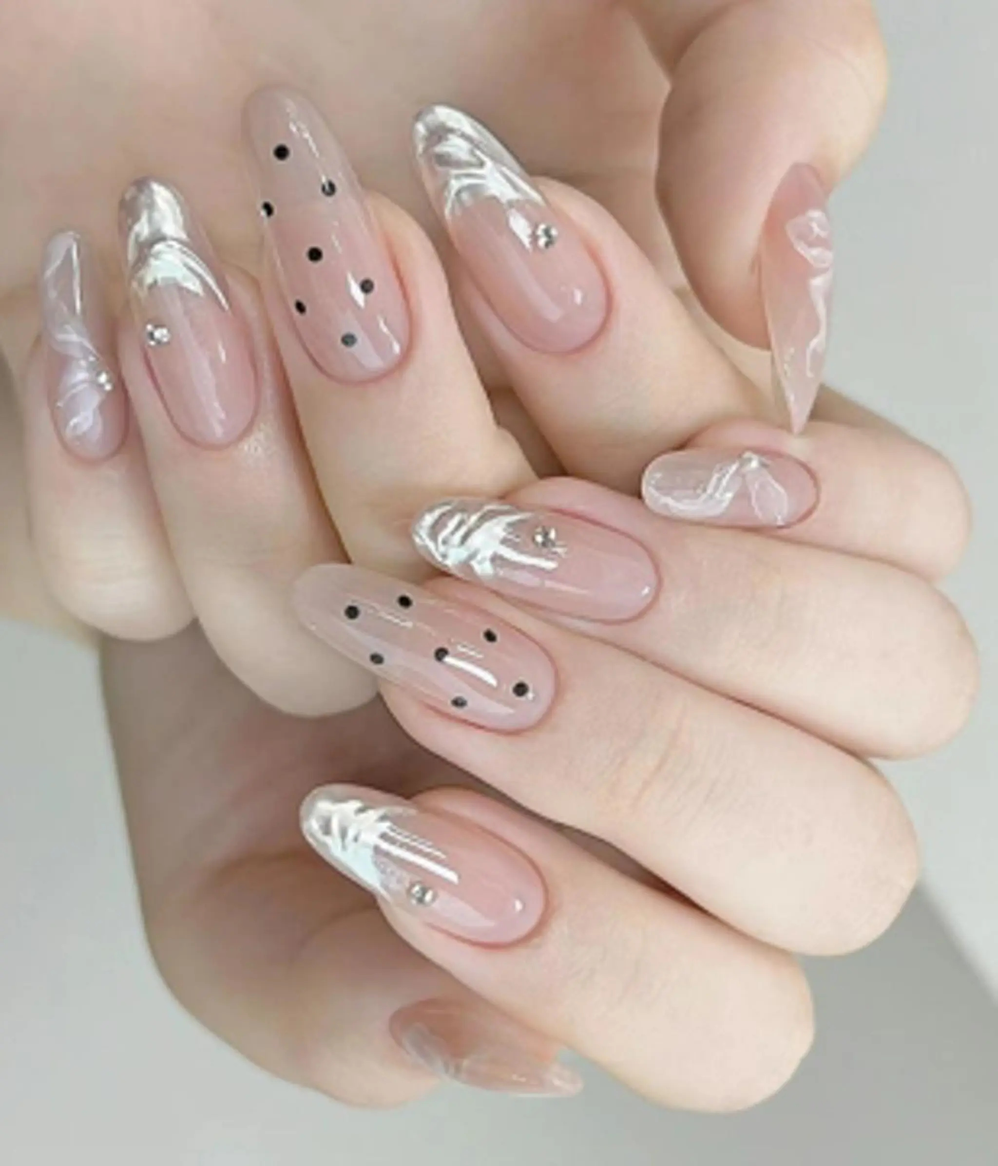 ネイル キラキラネイル 韓国ネイル ロングネイル 持ち込み シンプルネイル ハンドネイル Haruki Nail Salonのネイルデザイン