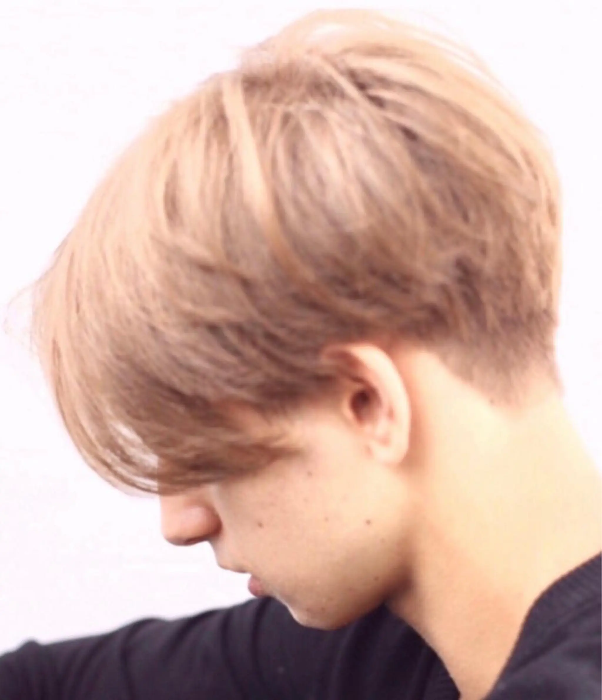 ミディアム メンズ メンズブリーチ カット ヘアカラー AKI アキのヘアスタイル