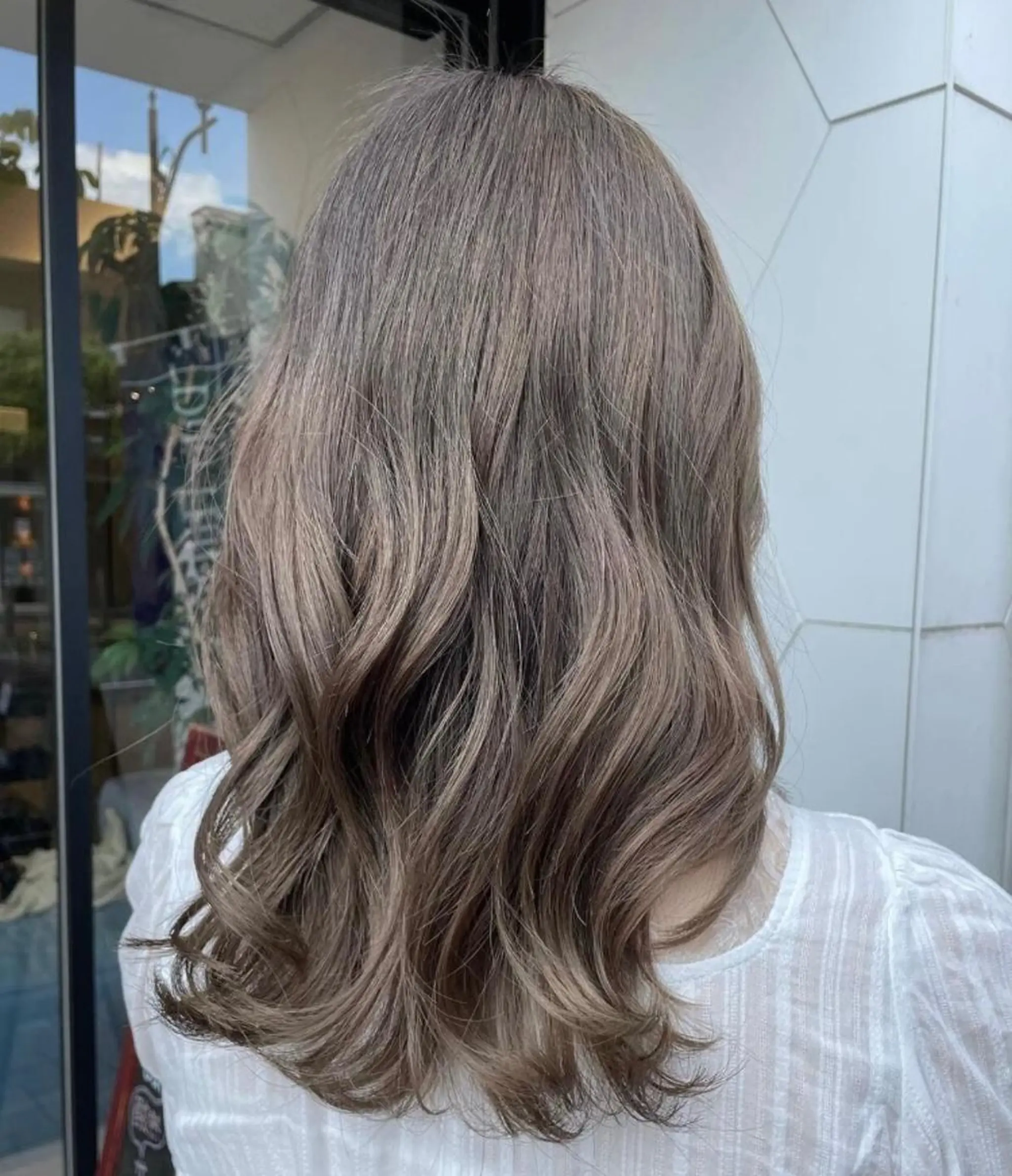 ロング カラー ベージュカラー ブリーチ サキ🤍ハイトーン 🩰くびれ巻きヘアのヘアスタイル