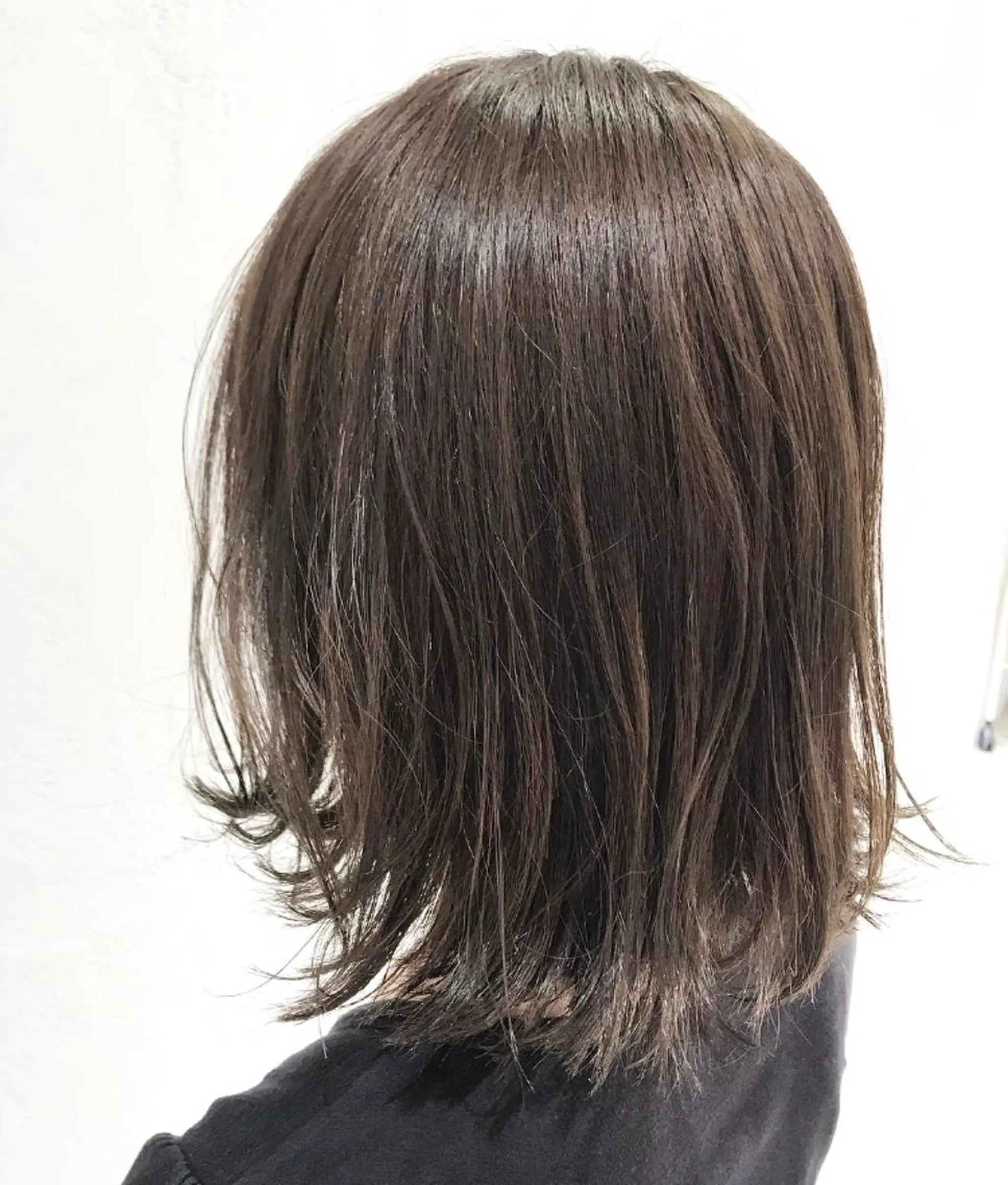 ミディアム カラー パーマ ヘアアレンジ ネイル マツエク・マツパ アッシュ アッシュブラウン ブラウンカラー カラーマツエク レイヤーカット 韓国ヘア🇰🇷/ レイヤーカット✂︎のヘアスタイル