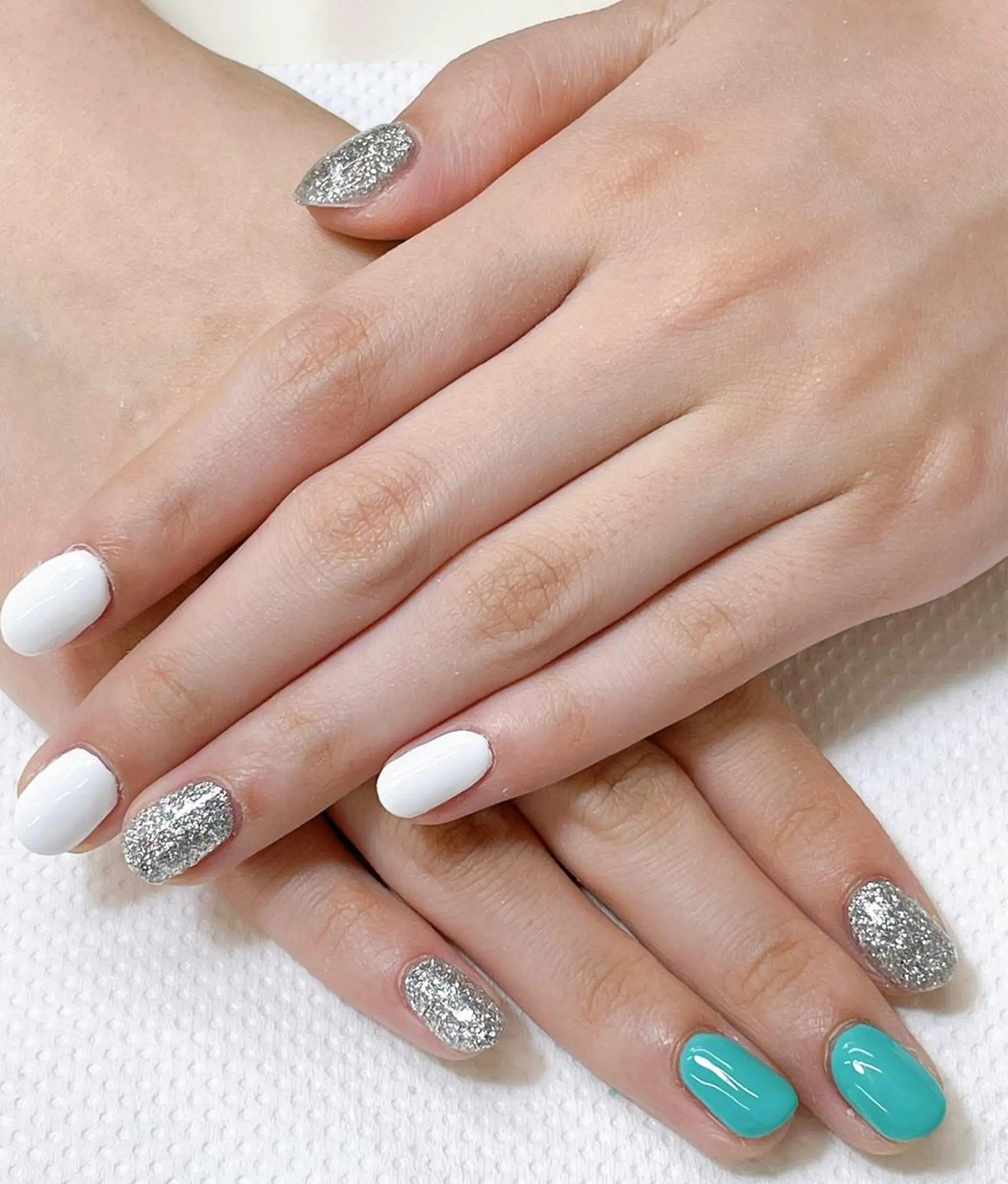 ネイル グリーン ワンカラーネイル シルバー 前田 優佳のネイルデザイン