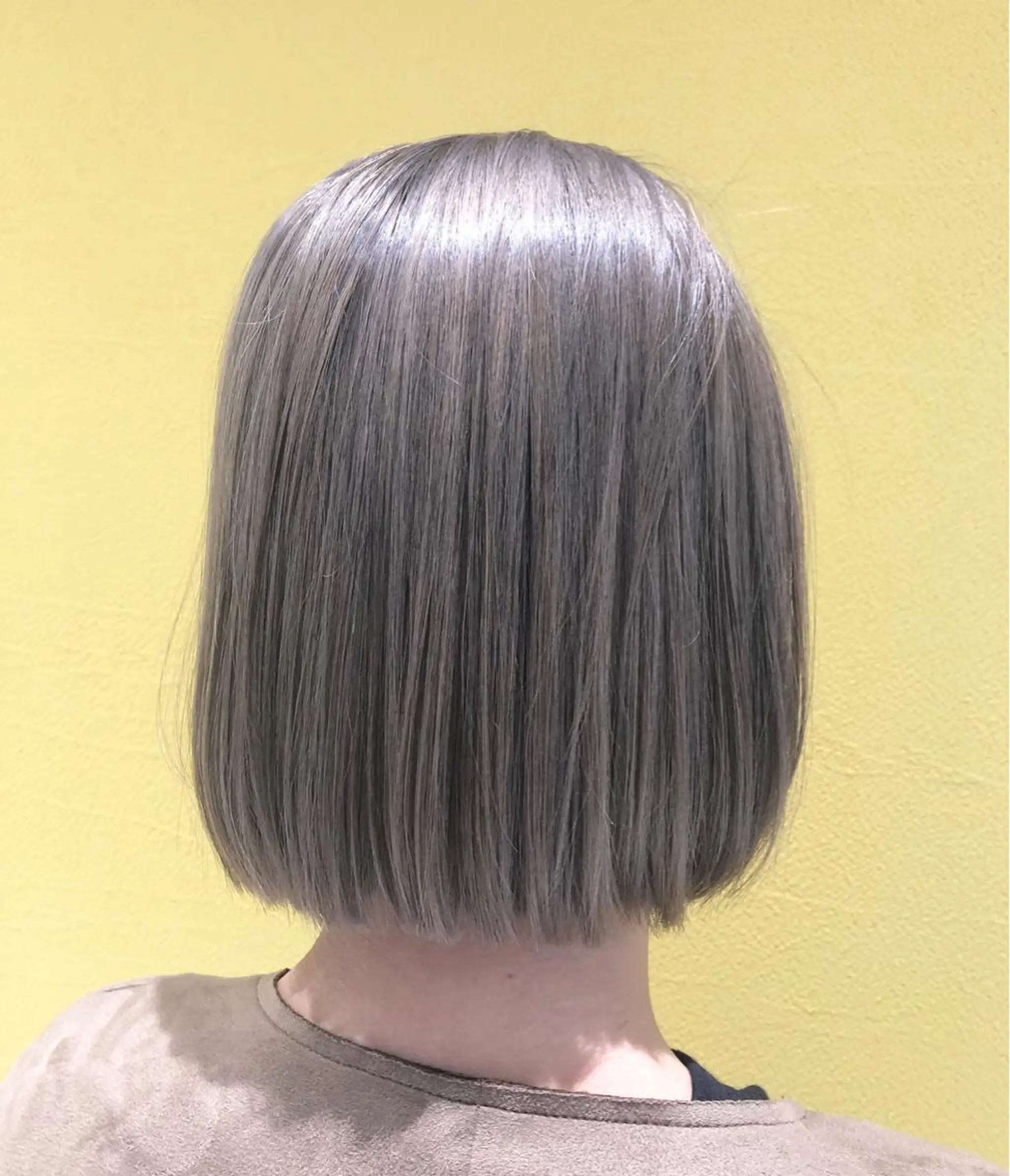 ミディアム カラー ブリーチ シルバー sano sayakaのヘアスタイル