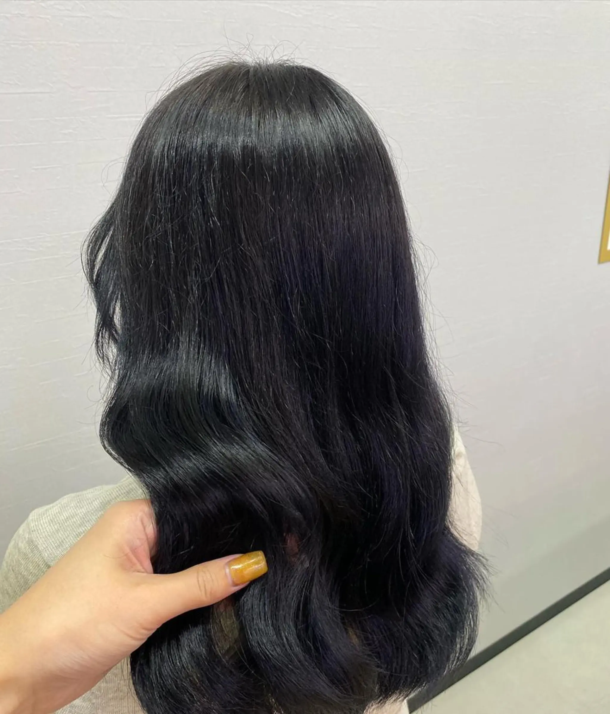 ロング カラー 黒髪 ブルーカラー ブルーブラック ブルージュ UNDER vr 【アンダーバー】のヘアスタイル