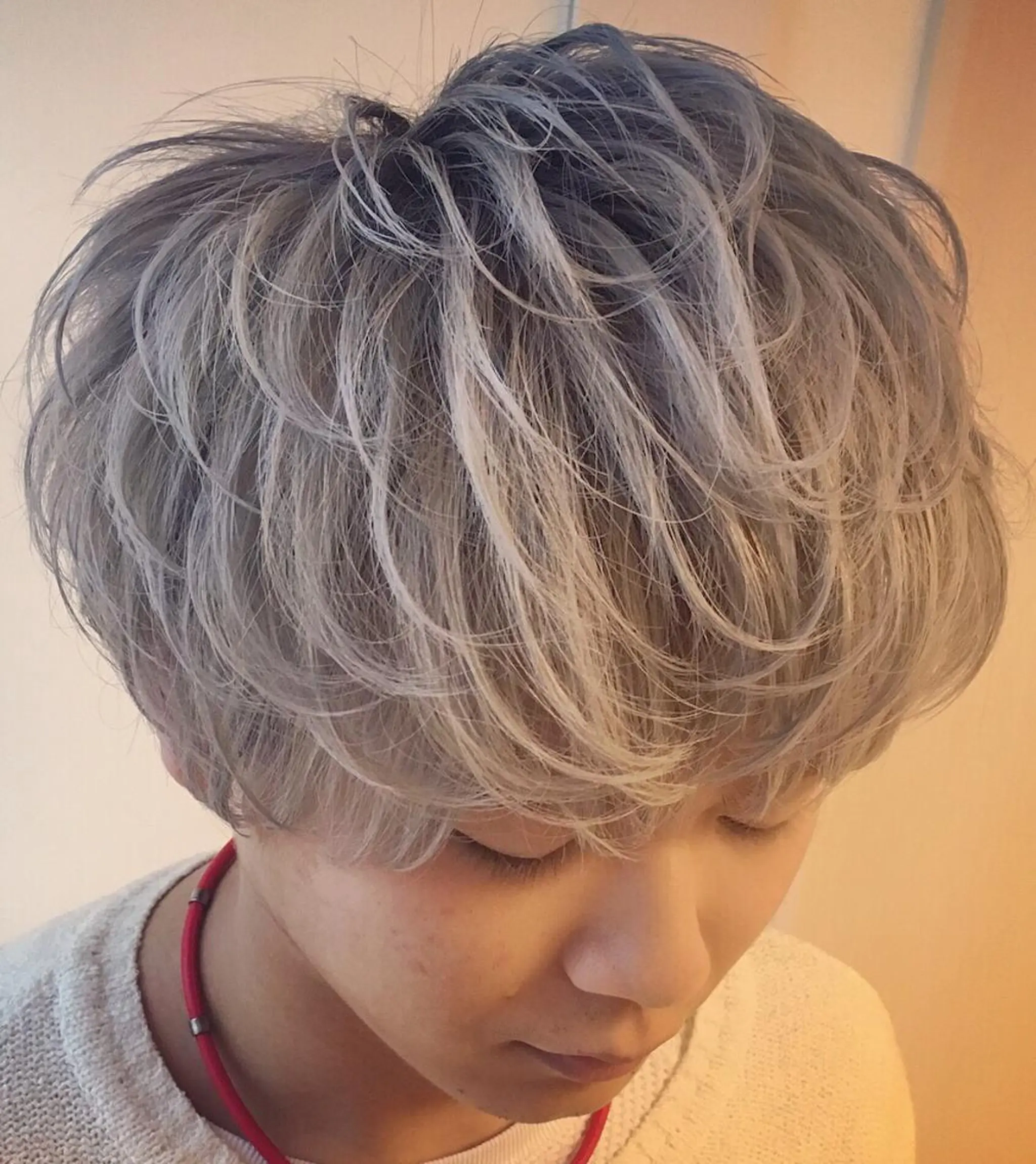 ショート カラー メンズ メンズハイトーン マッシュ アッシュ グレージュ ハイトーンカラー カット ヘアカラー トリートメント 山本 将史のヘアスタイル