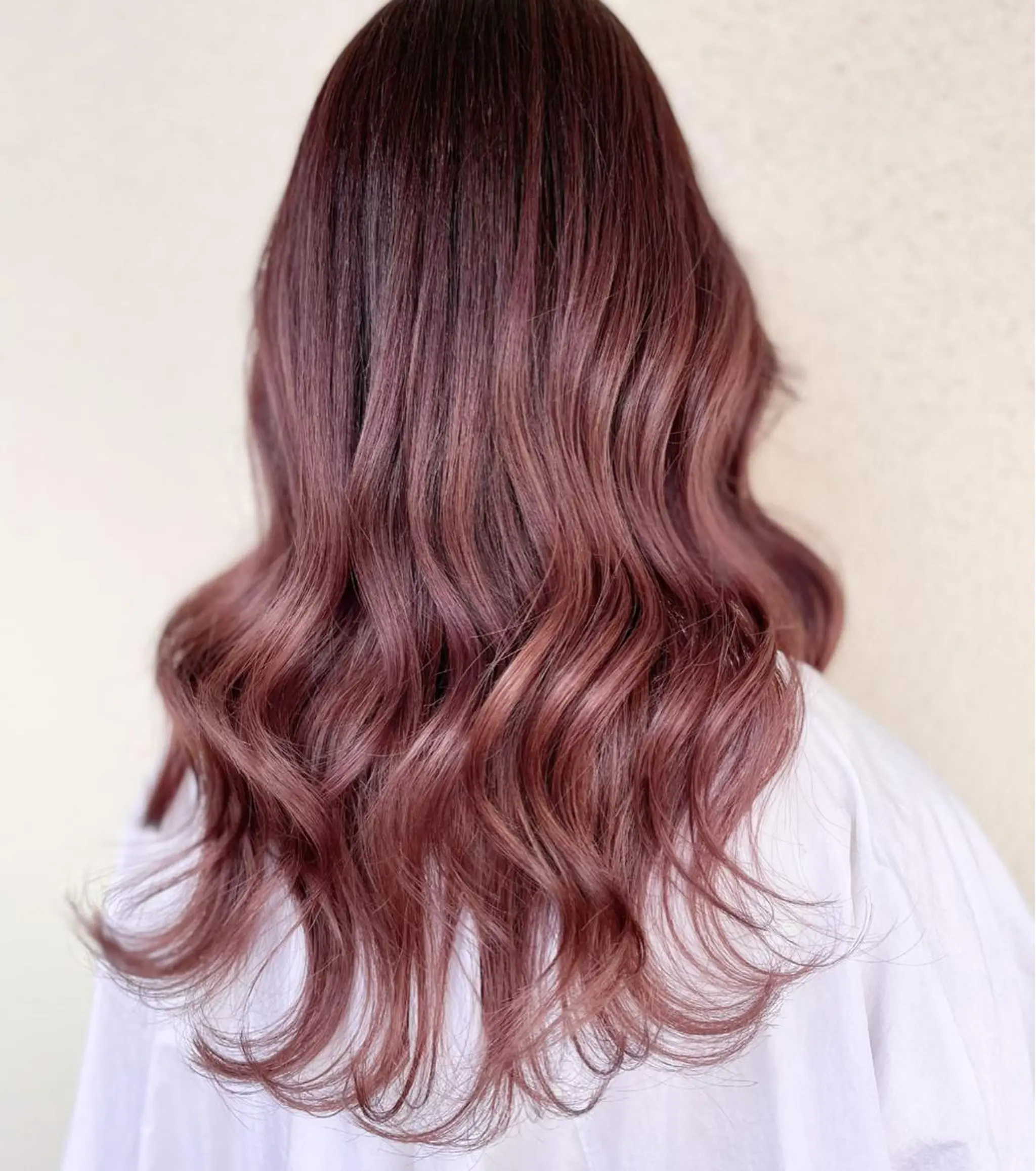 ロング 🌈8月末までシャ イン輝きハイトーン✨のヘアスタイル