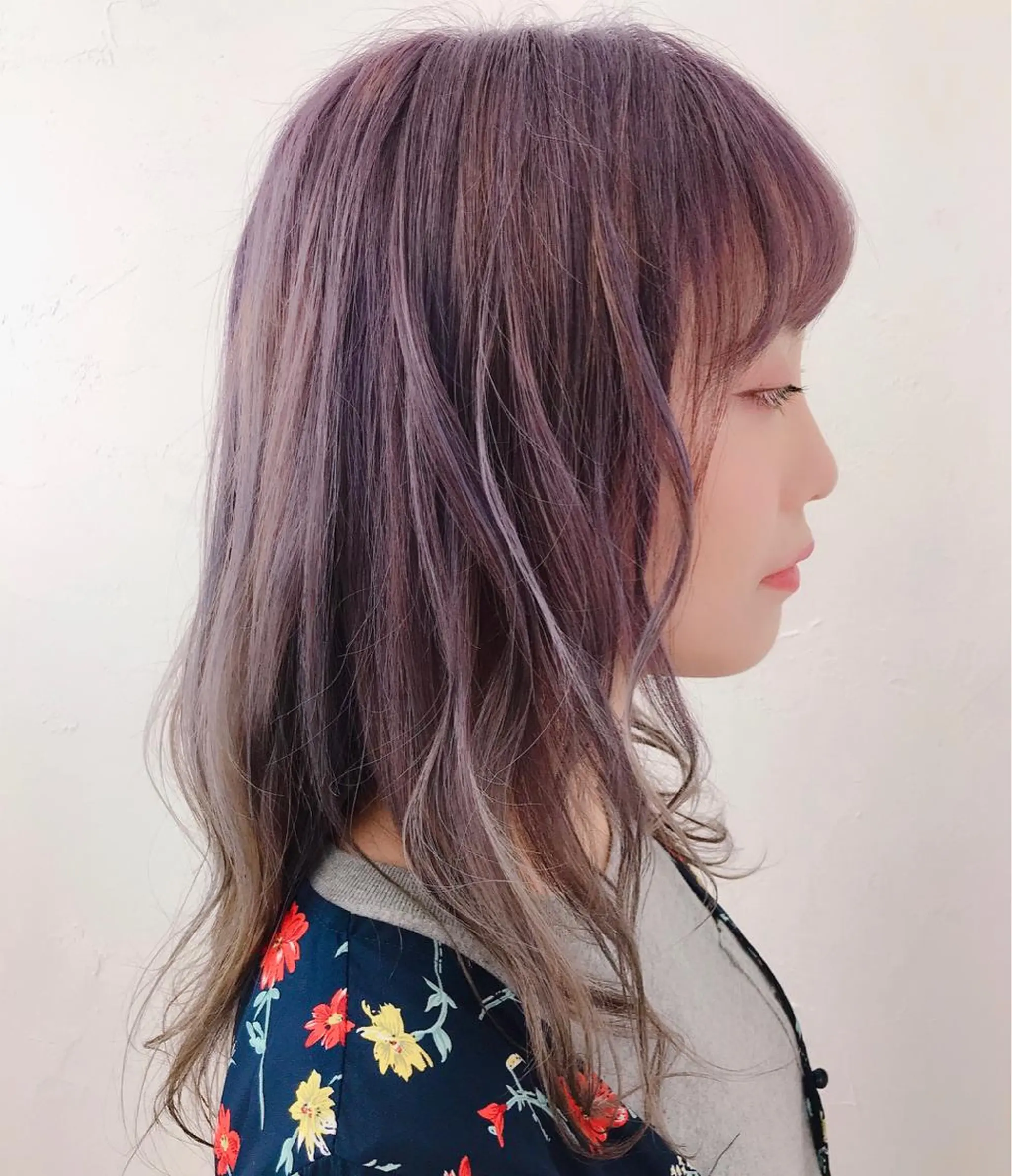 ロング カラー ブラウンカラー 透明感カラー パープルカラー パープルブラウン 小山 明菜のヘアスタイル