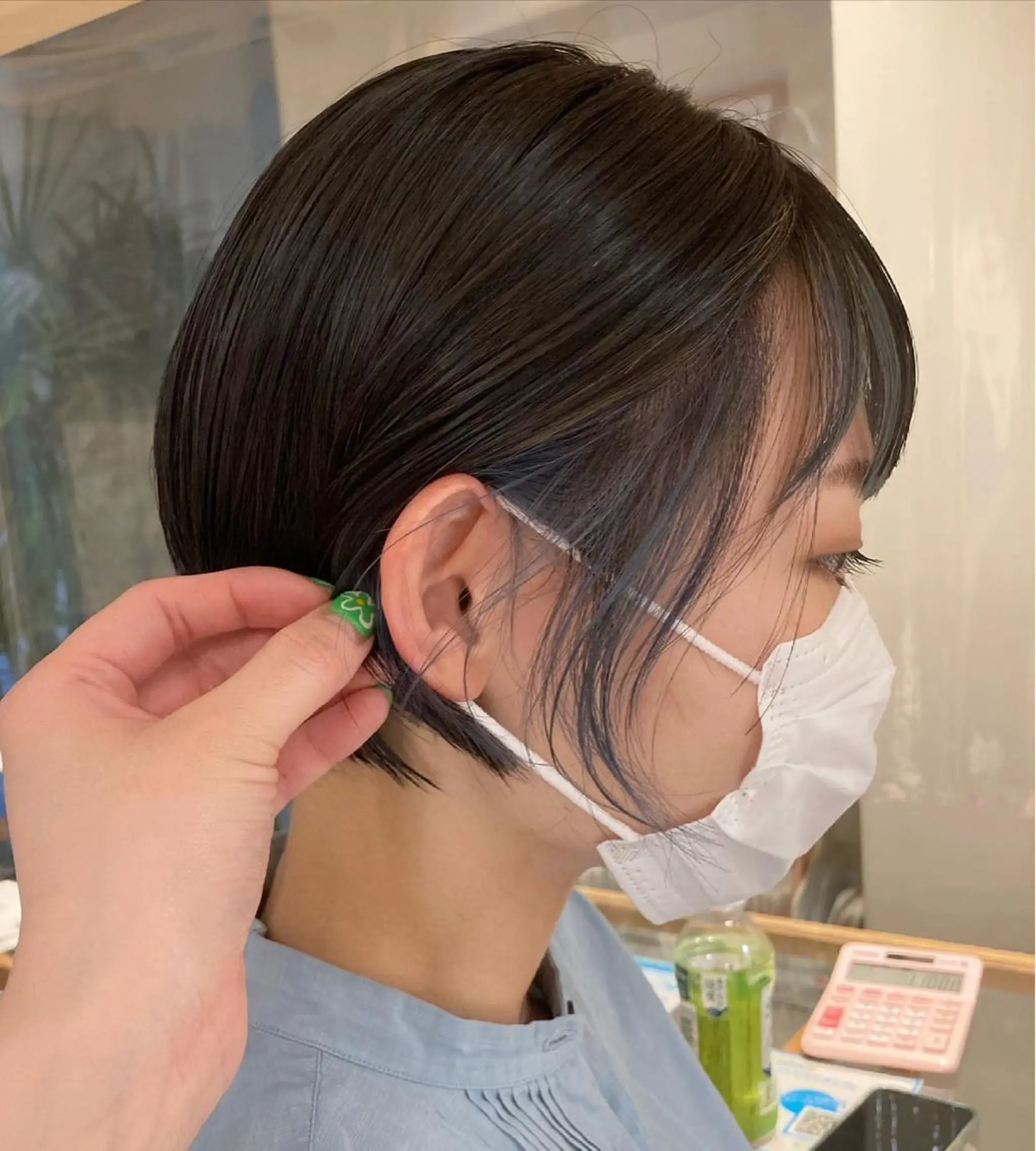 ショート カラー ブルーカラー イヤリングカラー ミント 大岩 茉愉のヘアスタイル