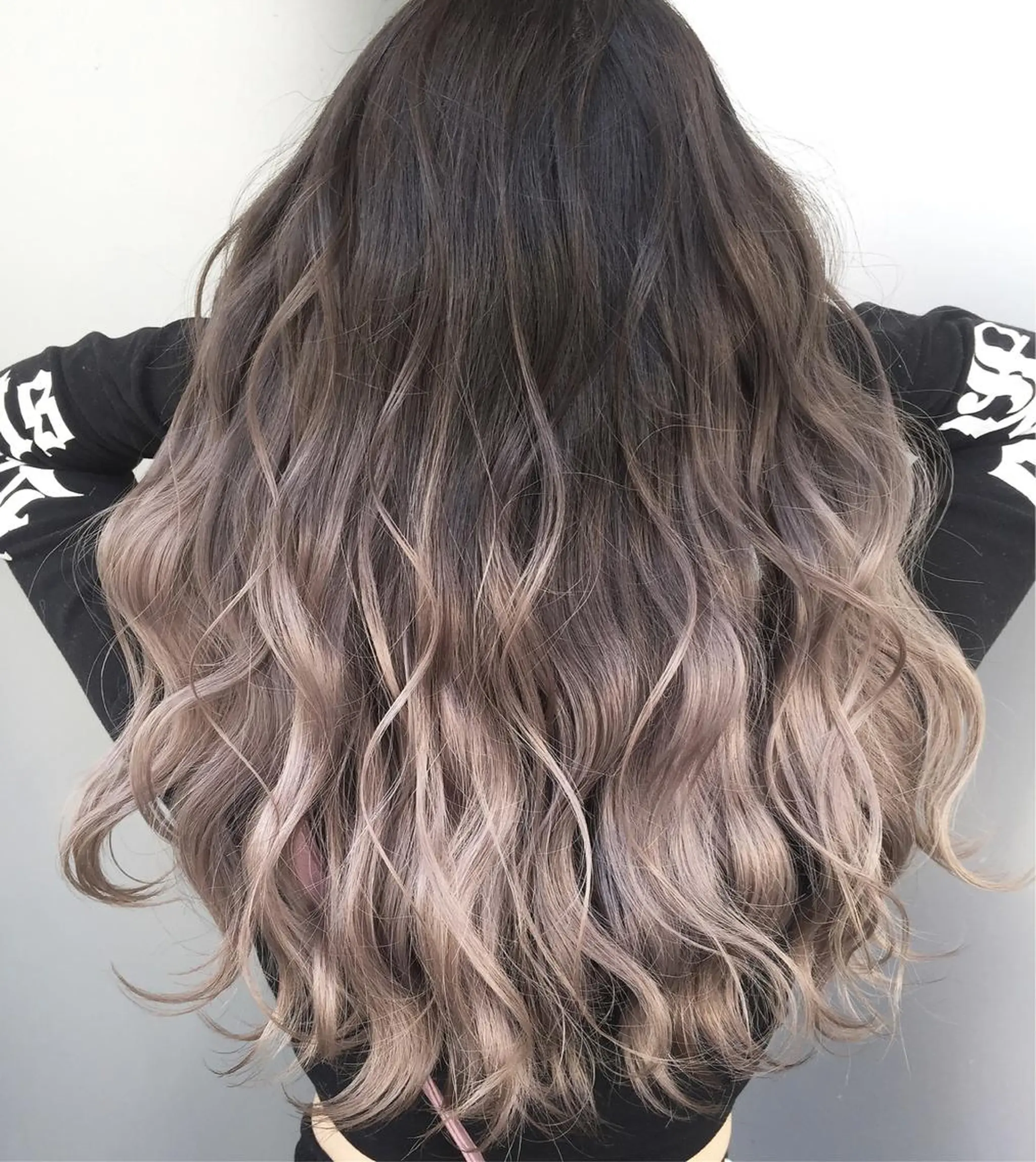 ロング カラー ヘアアレンジ ベージュカラー グラデーションカラー ハイライトカラー くせ毛 外国人風カラー 阿部 圭悟のヘアスタイル