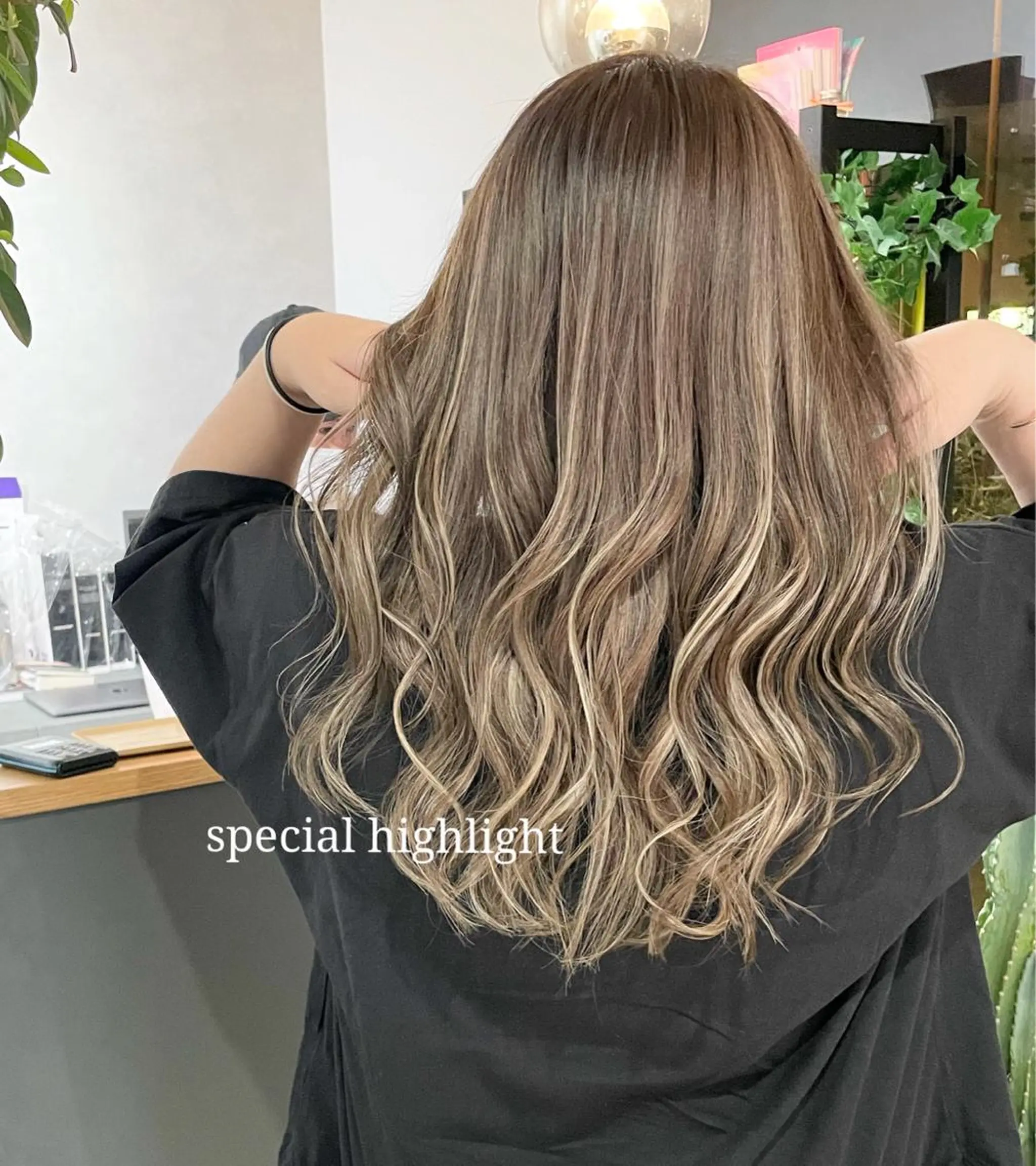 セミロング 岸川 恭子のヘアスタイル