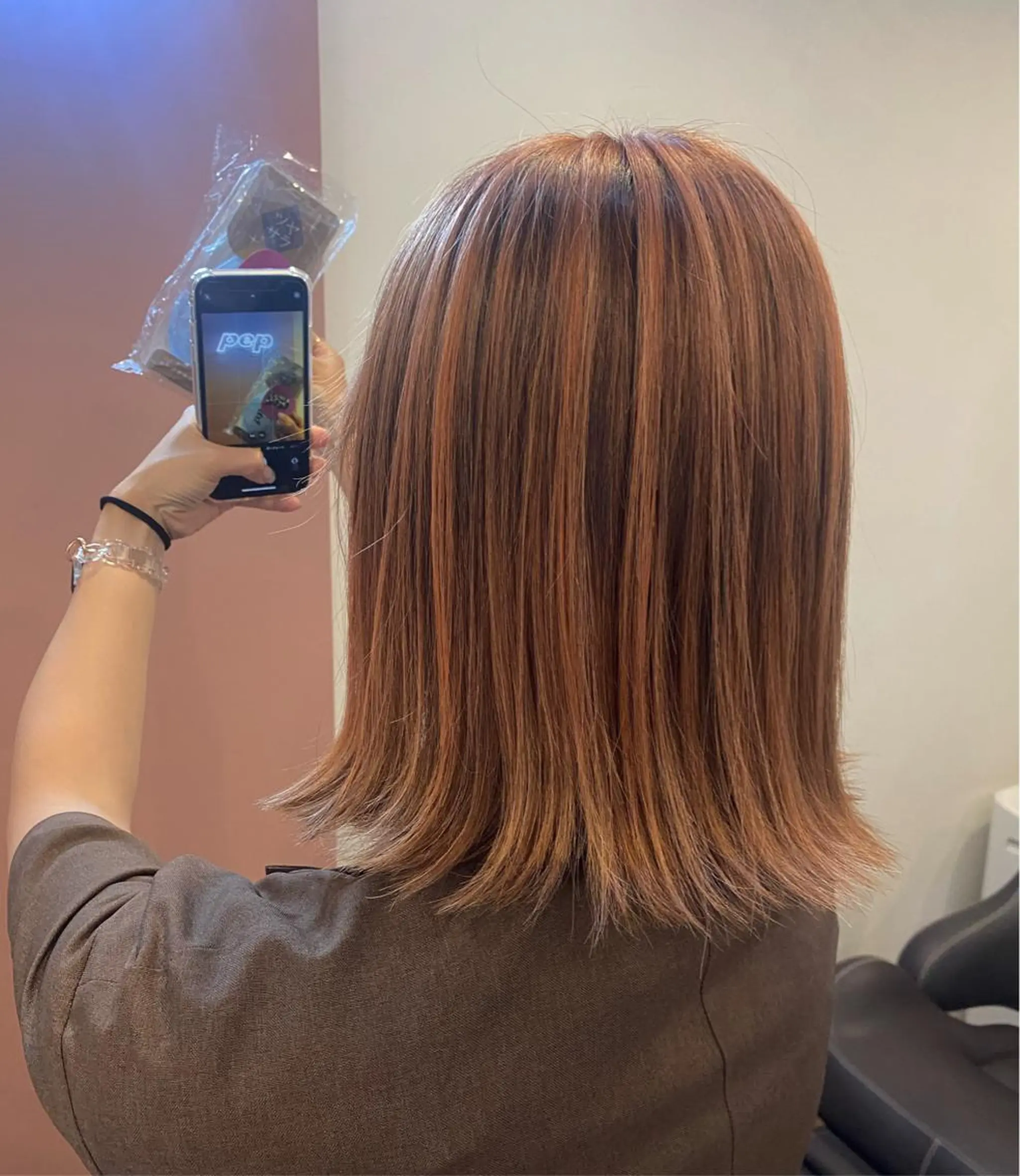 ミディアム カラー ハイライトカラー オレンジ ピンクカラー ハイライト カット ヘアカラー トリートメント pep natsumiのヘアスタイル