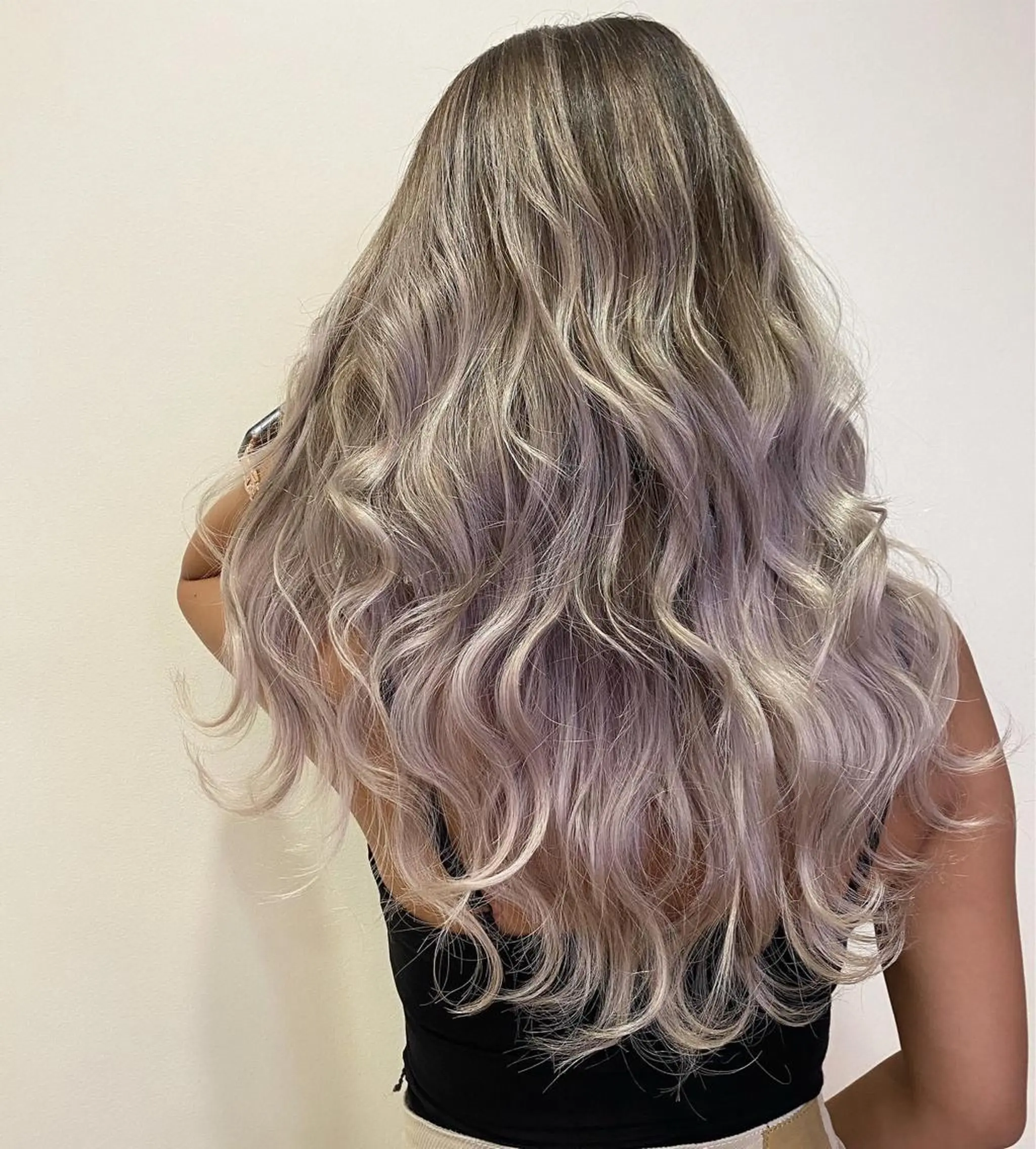 ロング カラー アッシュ シルバー シルバーアッシュ yosuke 梅田/バレイヤージュのヘアスタイル