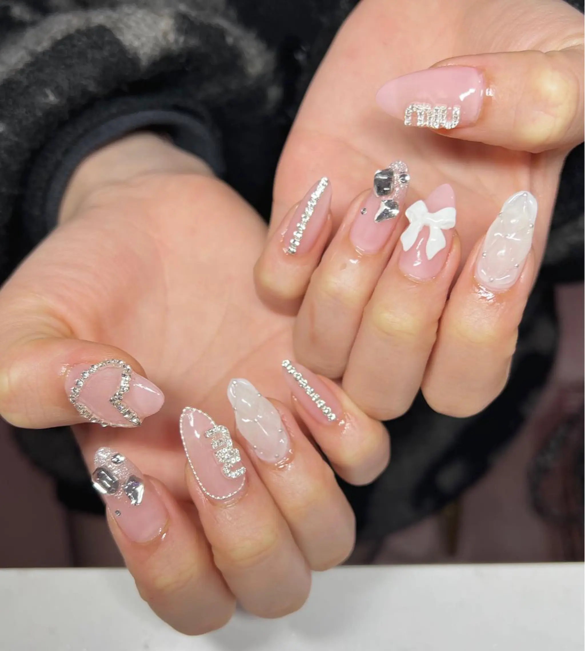 ネイル フレンチネイル ジェルネイル 韓国ネイル 持ち込み パラジェル ちゅるんネイル🪄 耳ツボジュエリー🔗のネイルデザイン