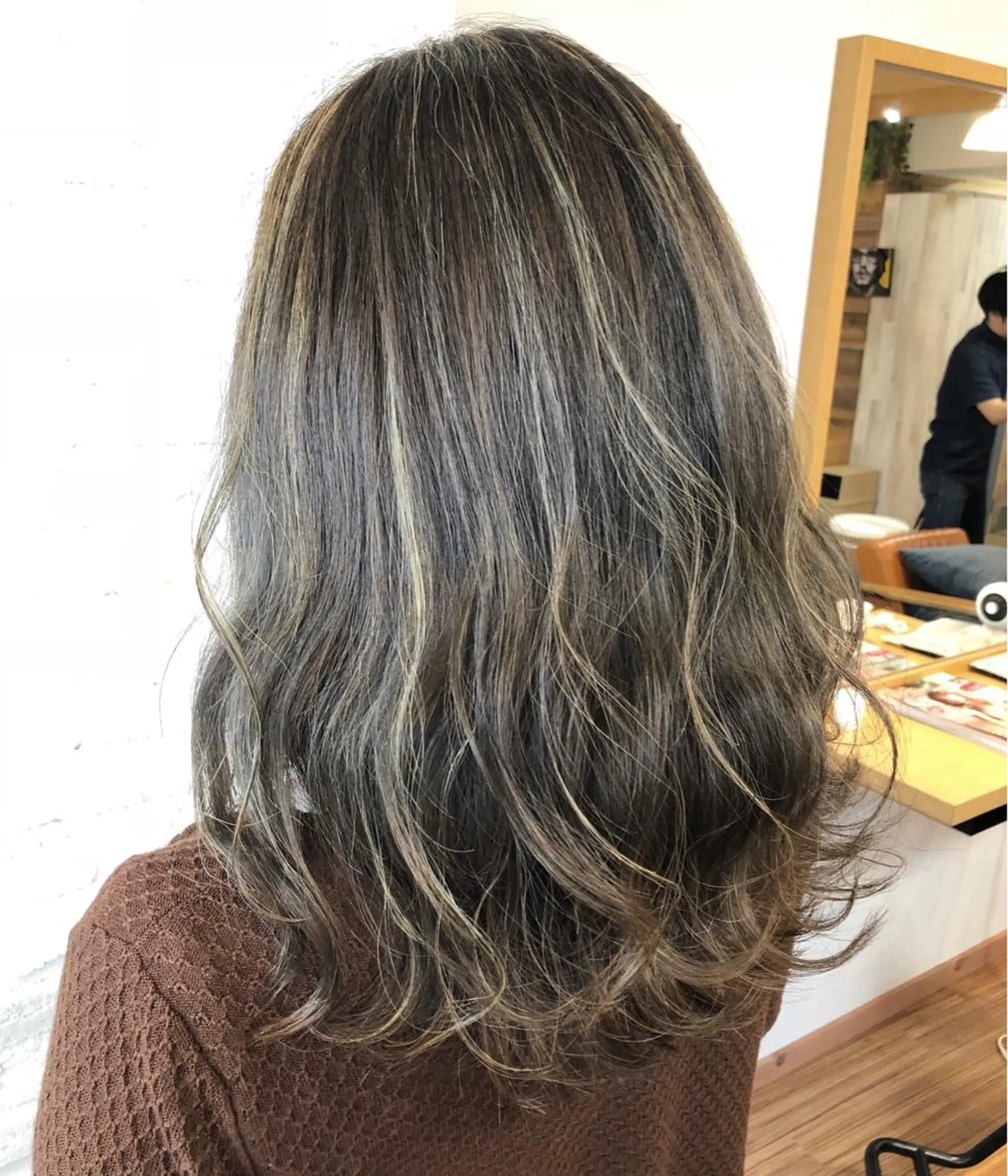 セミロング カラー ヘアアレンジ ハイライトカラー イルミナカラー ハイライト ヘアカラー トリートメント 遠藤 拓馬のヘアスタイル