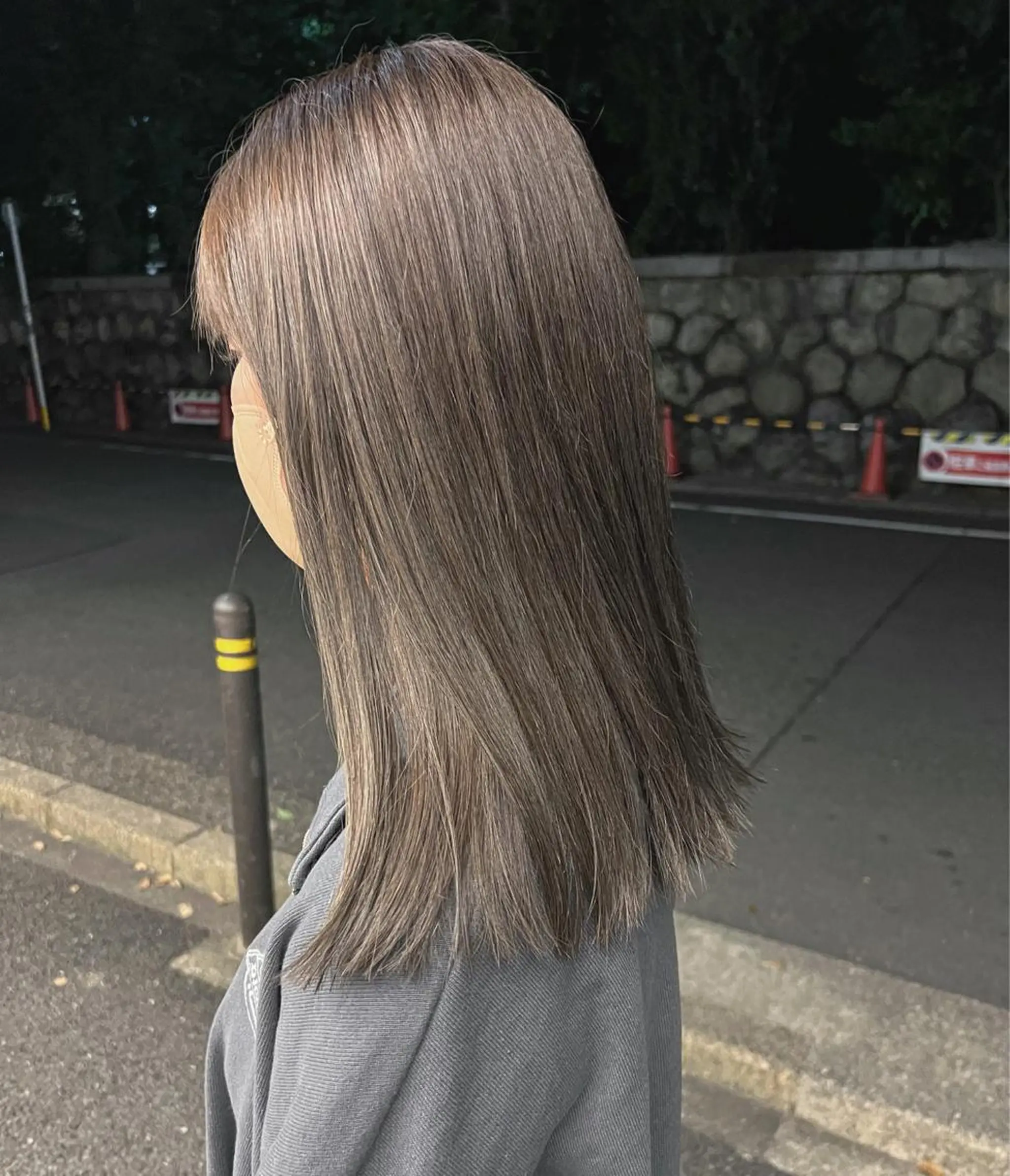 セミロング カラー グレージュ ハイライトカラー ハイライト ハイライトカラー MINAMIのヘアスタイル